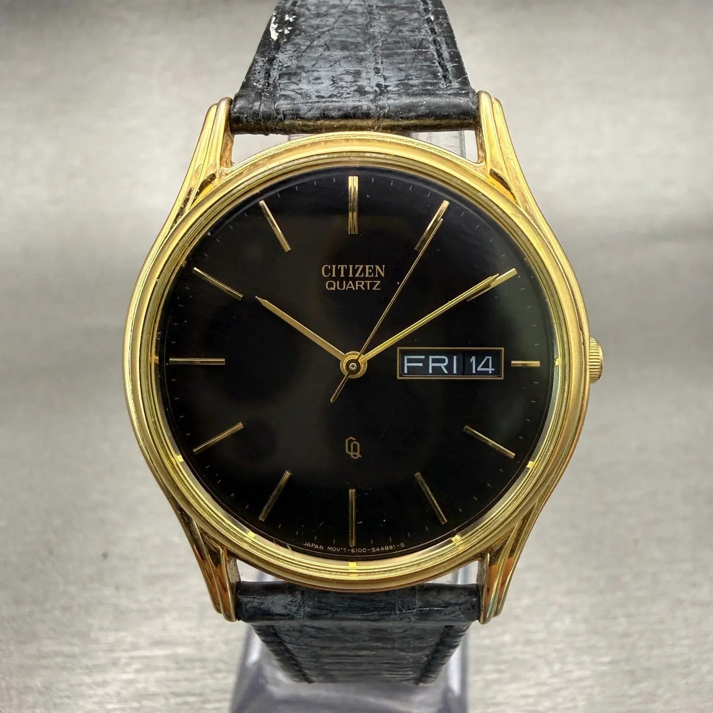 Citizen CQ Watch Men 34mm Black Dial Gold Tone Daydate Round 6100-S20269 New Bat0