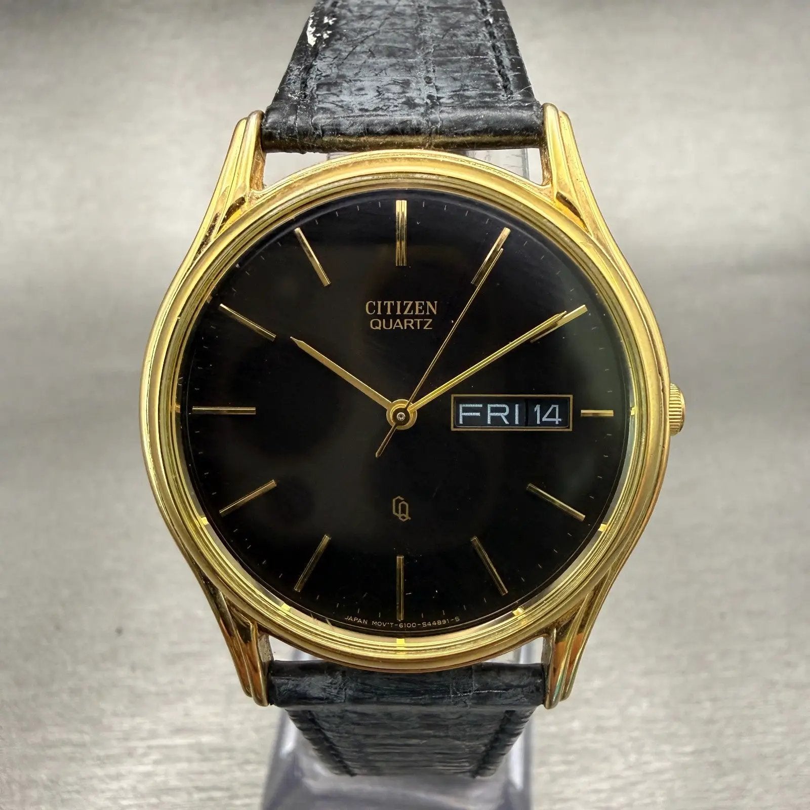 Citizen CQ Watch Men 34mm Black Dial Gold Tone Daydate Round 6100-S20269 New Bat0