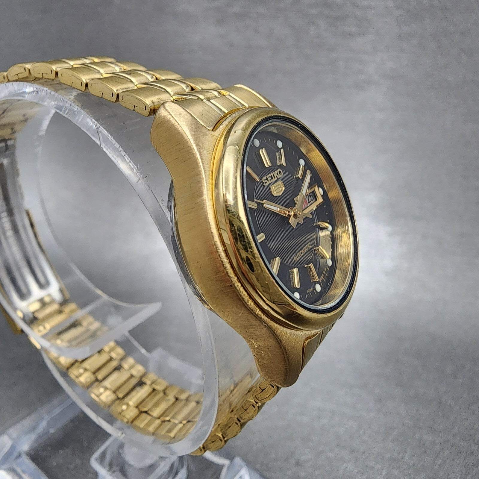 Seiko 5 Watch Women 25mm Black Dial Gold Tone Daydate Round 42060720 Runs3