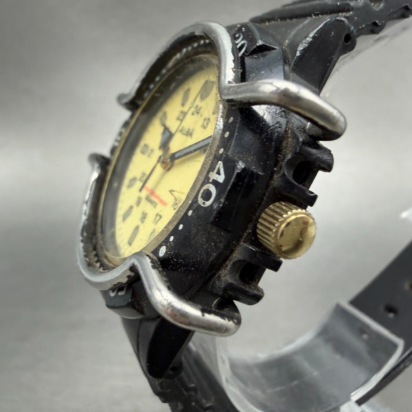 Seiko ALBA Dive Watch Men 38mm Cream Dial Black Tone Date Round V532-6C20 NewBat2