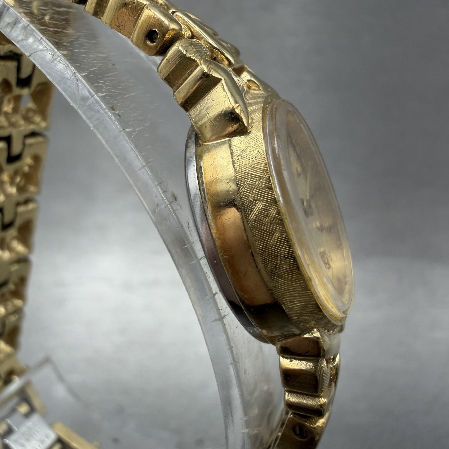 Seiko Watch Women 17mm Champagne Dial Gold Tone Manual Oval 118589 Runs3