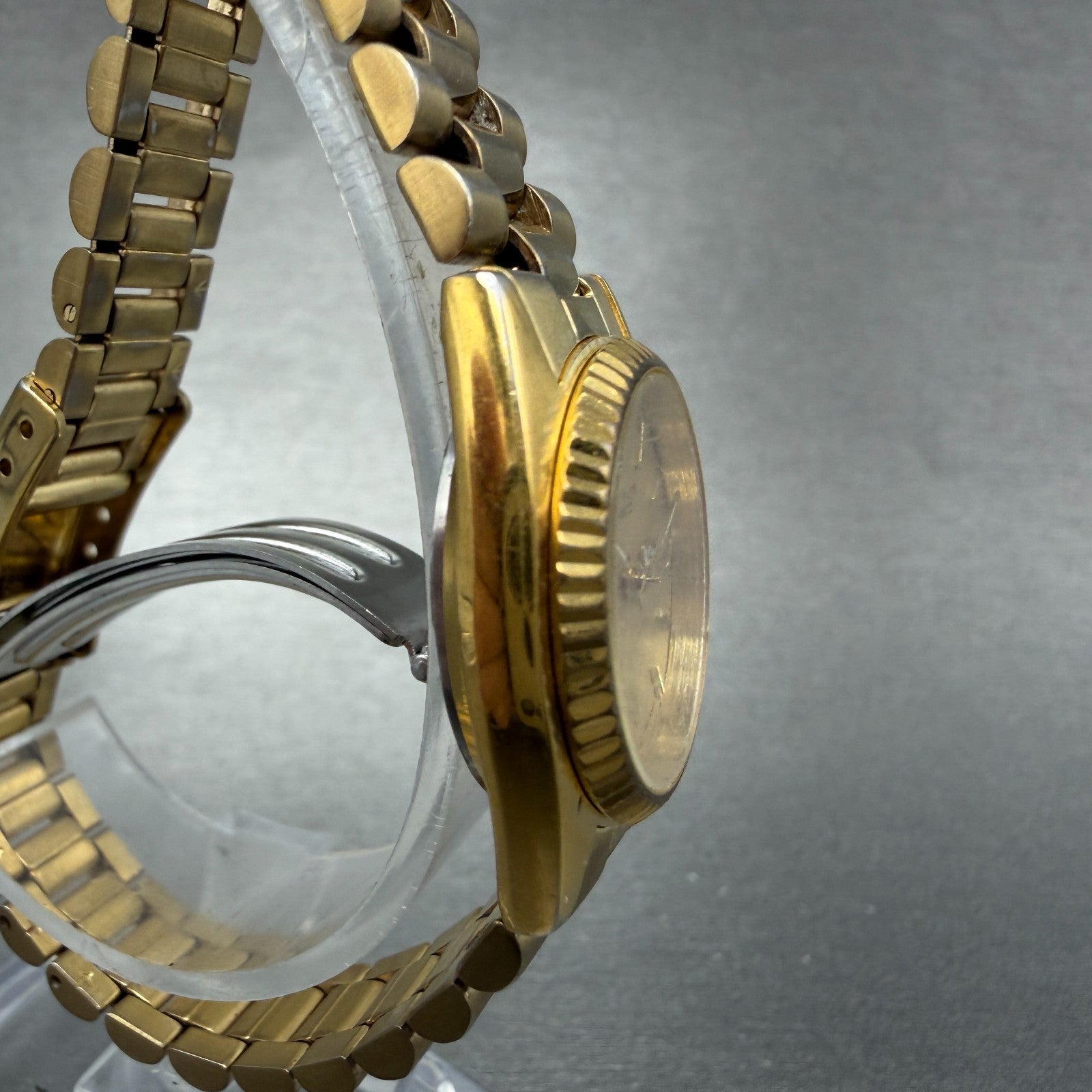 Seiko Watch Women 25mm Gold Dial Gold Tone Daydate Round 7N83-0041 New Battery 93