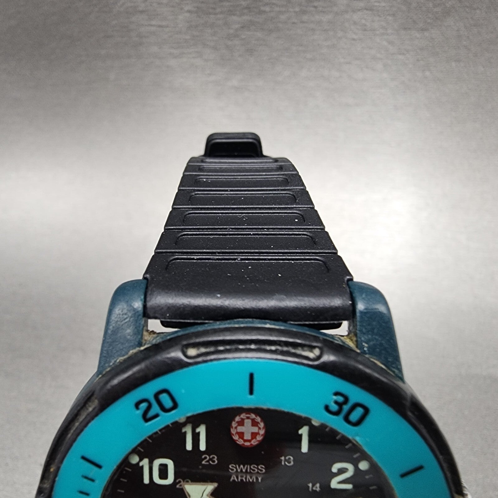 Victorinox Swiss Army Striker Watch Men 40mm Black Dial Blue Tone Date New Batt4
