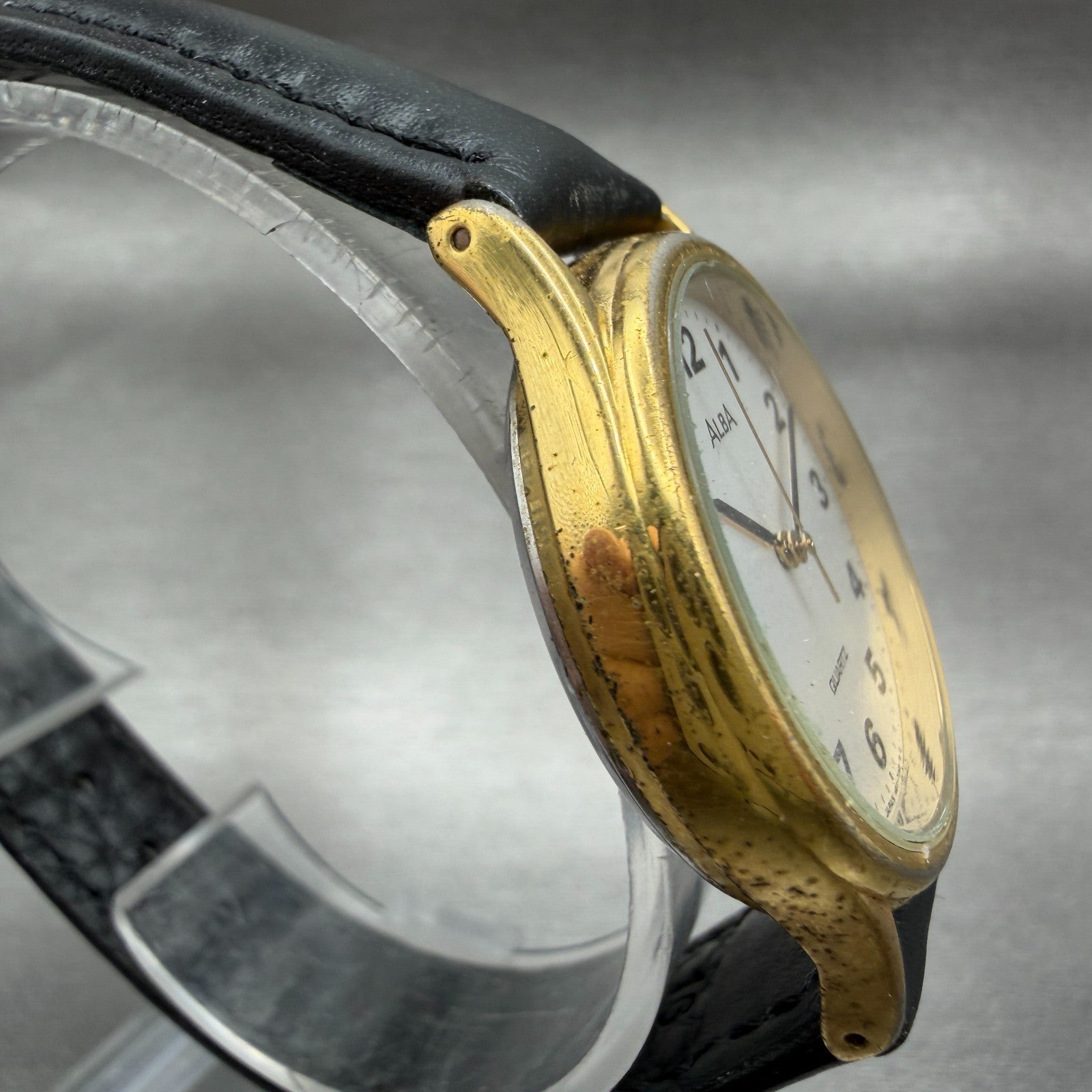 Seiko Alba Watch Unisex 31mm Silver Dial Gold Tone Round V8111880 New Battery3