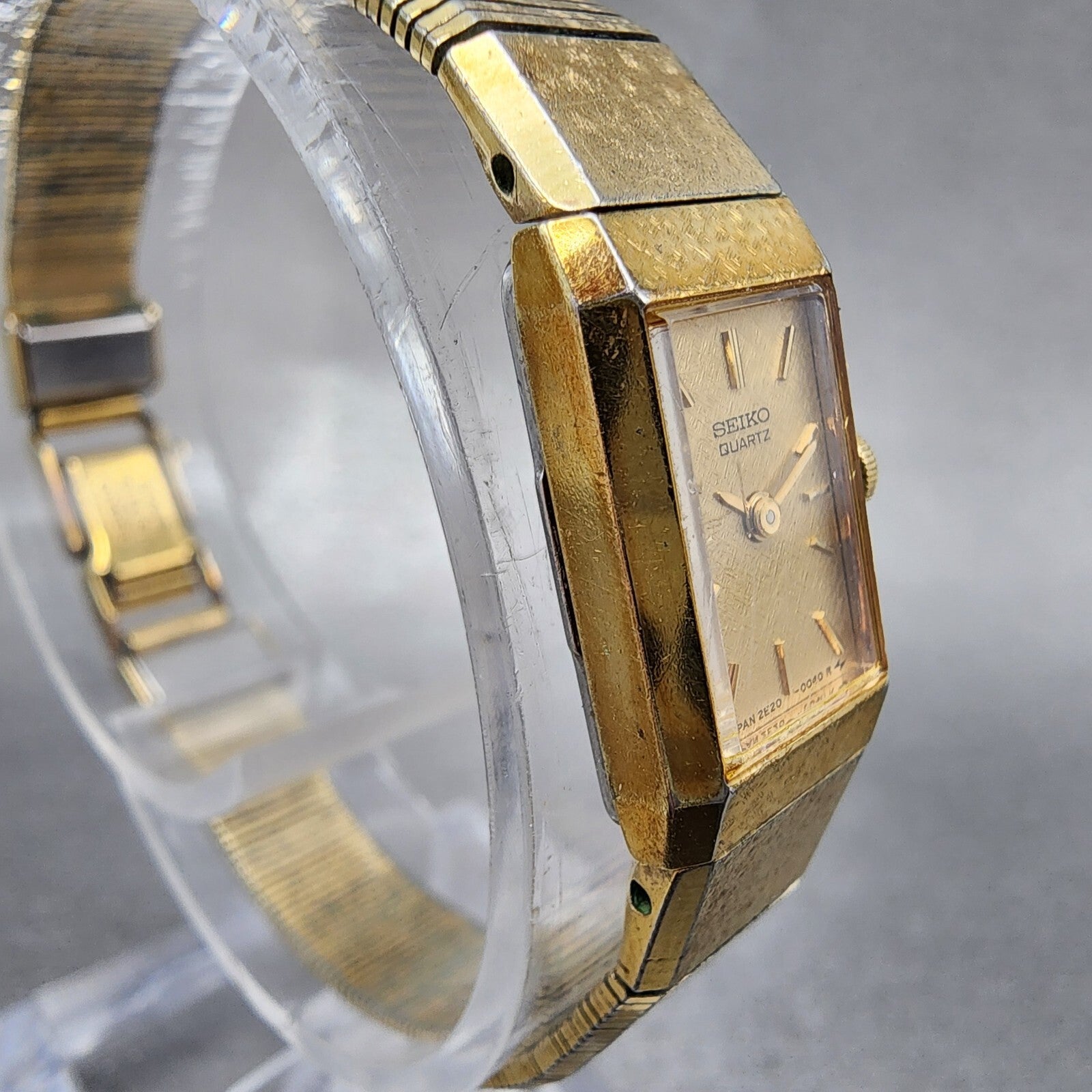 Seiko Tank Watch Women 12mm Champagne Dial Gold Tone 2e205029 New Battery3