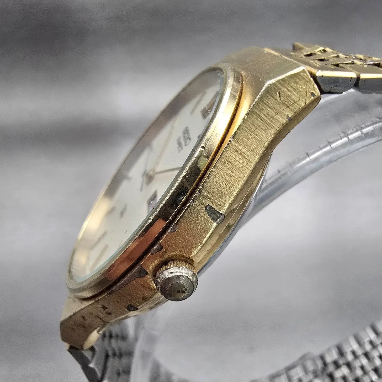 Seiko SQ Watch Men 33mm Champagne Dial Gold Tone Daydate Round 8223-7089 New Bat2