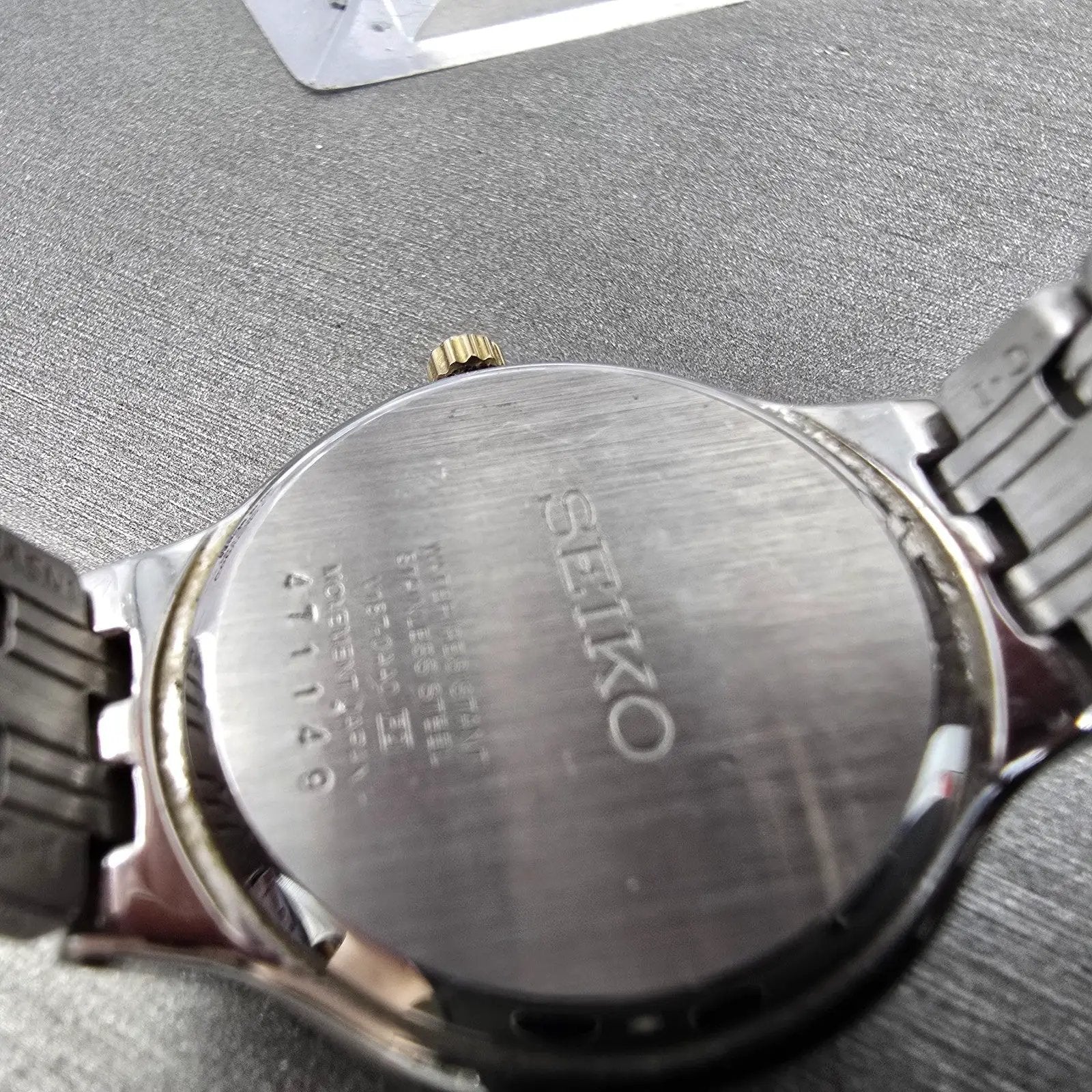 Seiko Solar Watch Women 28mm White Dial Two Tone Date Round V187-0AA0 Runs9