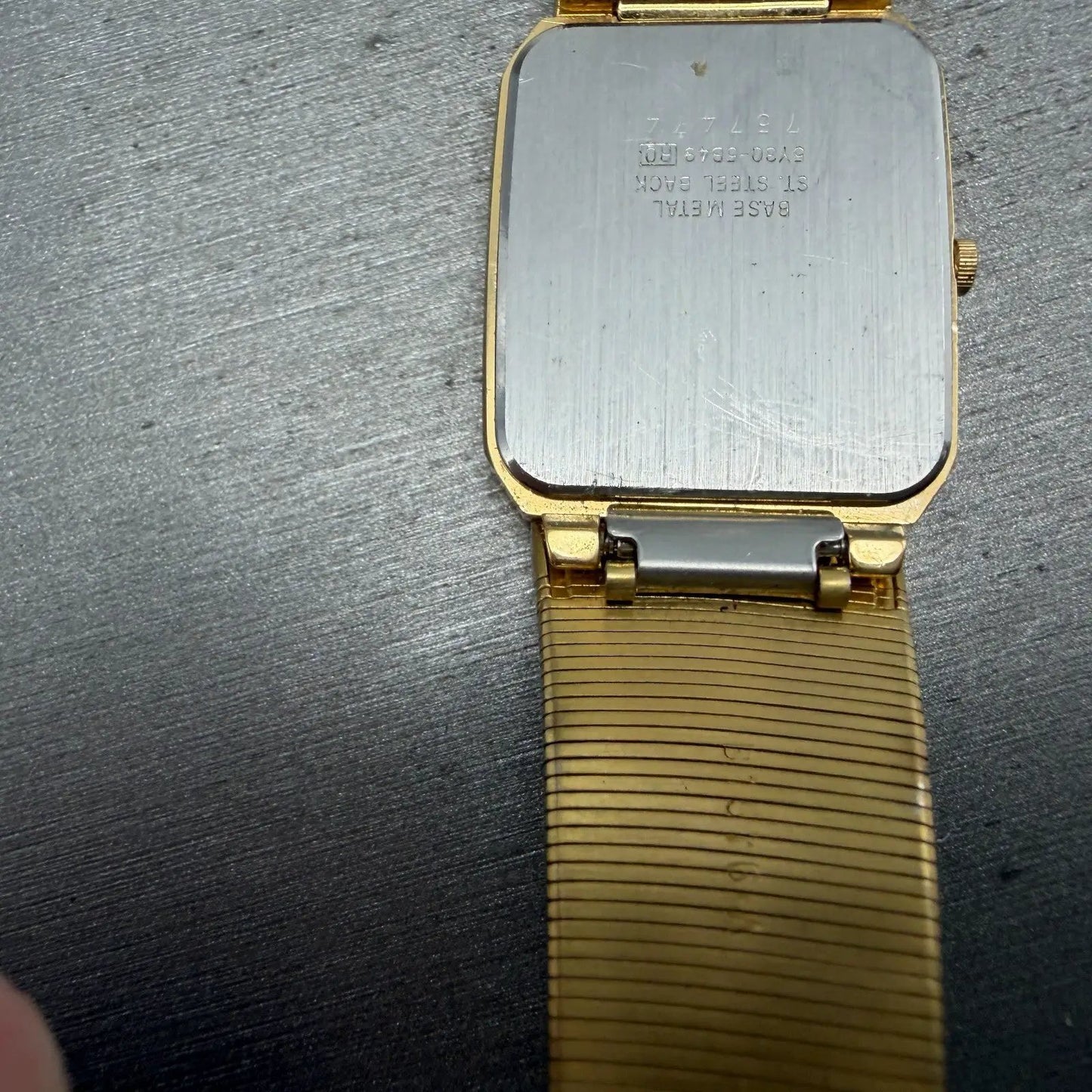Seiko Tank Watch Men 25mm Silver Dial Gold Tone Rectangle READ! 5Y30-5B49 NewBat11
