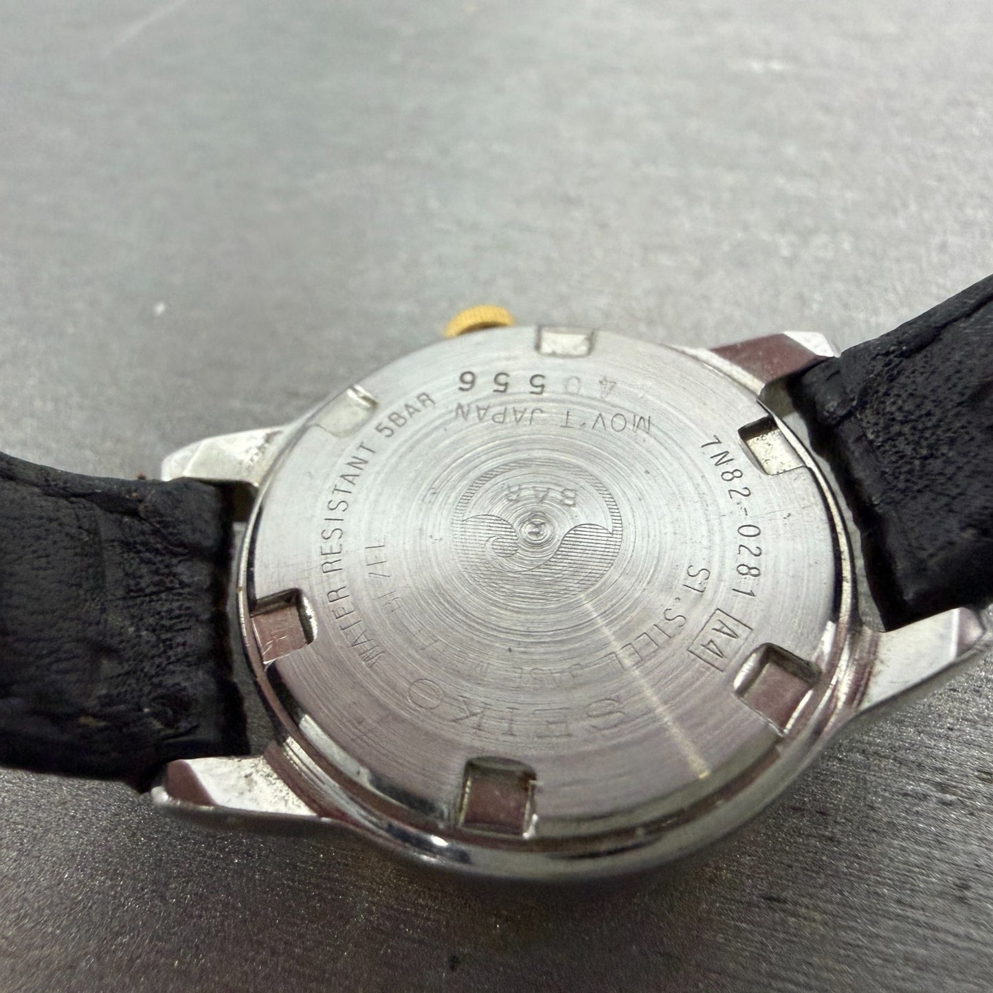 Seiko Sports 50 Watch Women 25mm Gray Dial Two Tone Date 7N82-0281 New Battery9