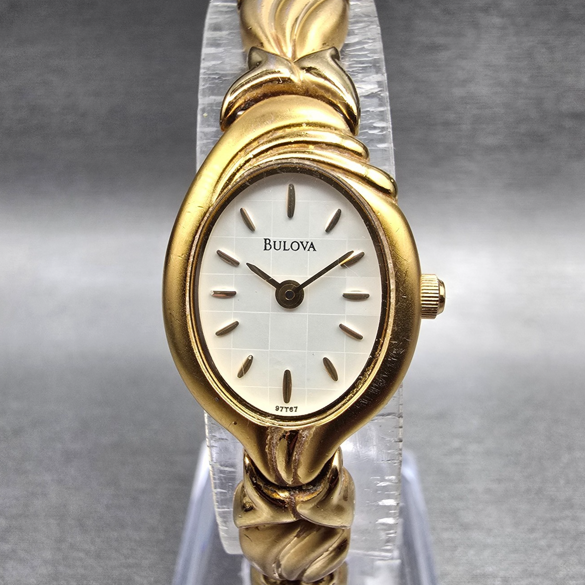 Bulova Watch Women 17mm MOP Dial Gold Tone Oval 97T67 New Battery VTG0