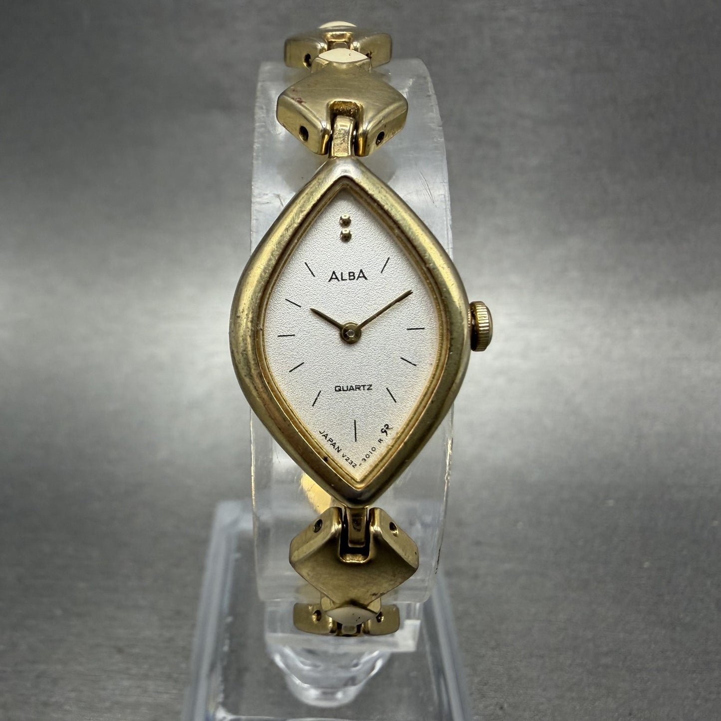 Seiko ALBA Watch Women 17mm White Dial Gold Tone Oval V232-6740 New Battery0