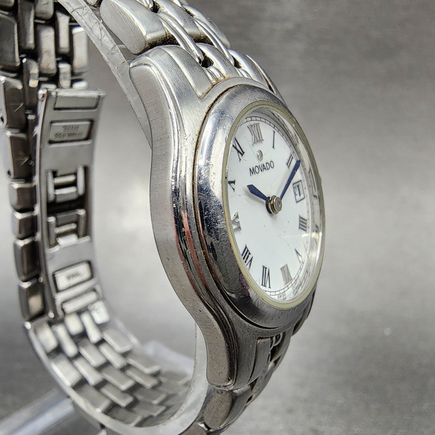 Movado Watch Women 26mm White Dial Steel Date Round 84E60850 New Battery4