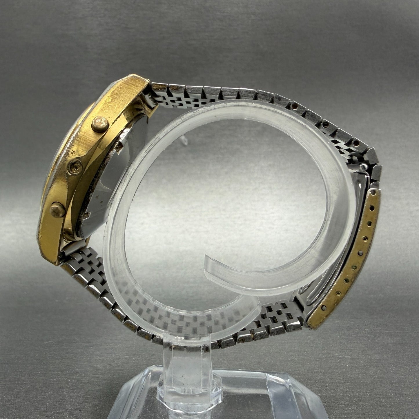 Bulova Digital Watch Men 37mm LCD Gold Tone Daydate Round Vintage N7 PARTS7