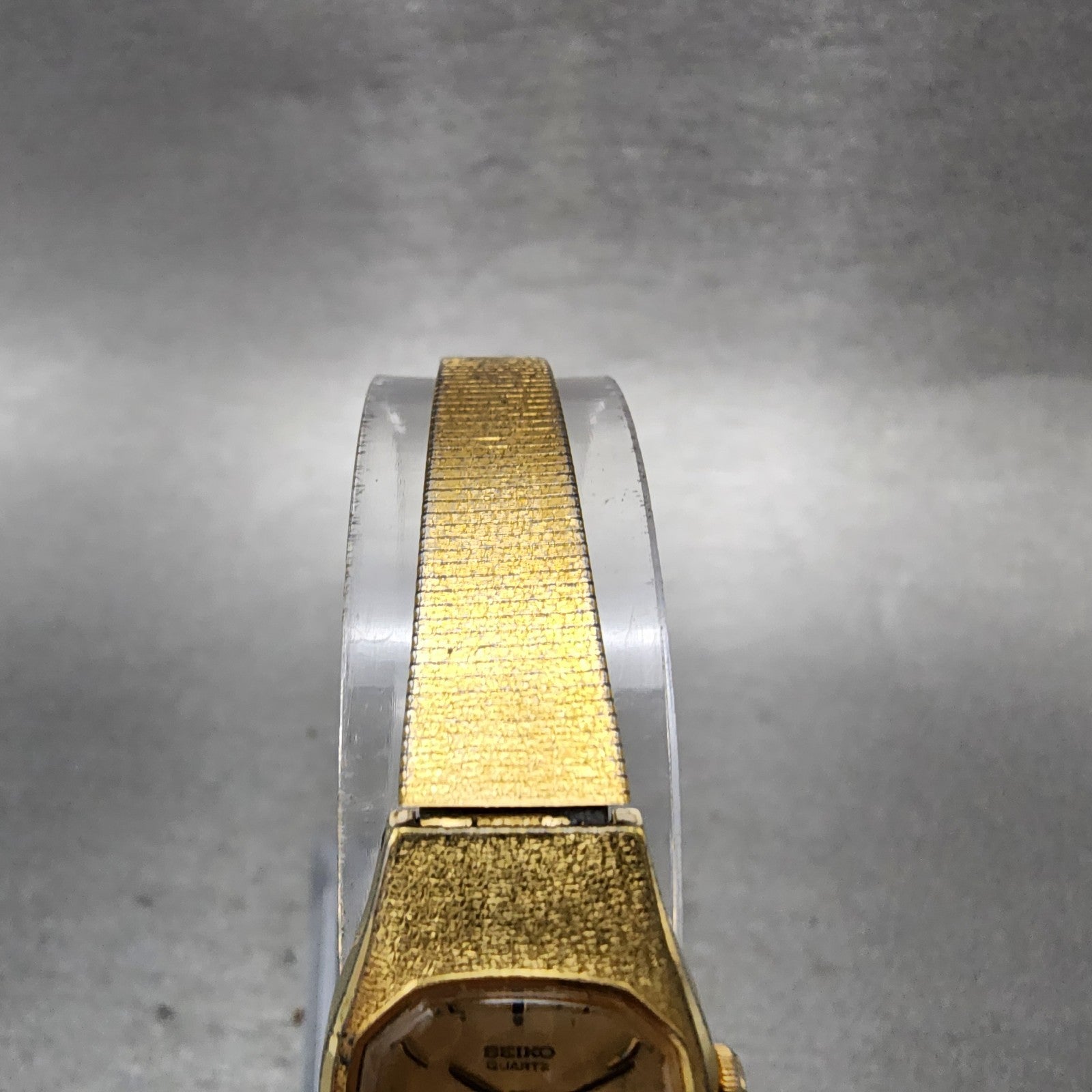 Seiko Watch Women 16mm Champagne Dial Gold Tone Round 2C205300 New Battery4
