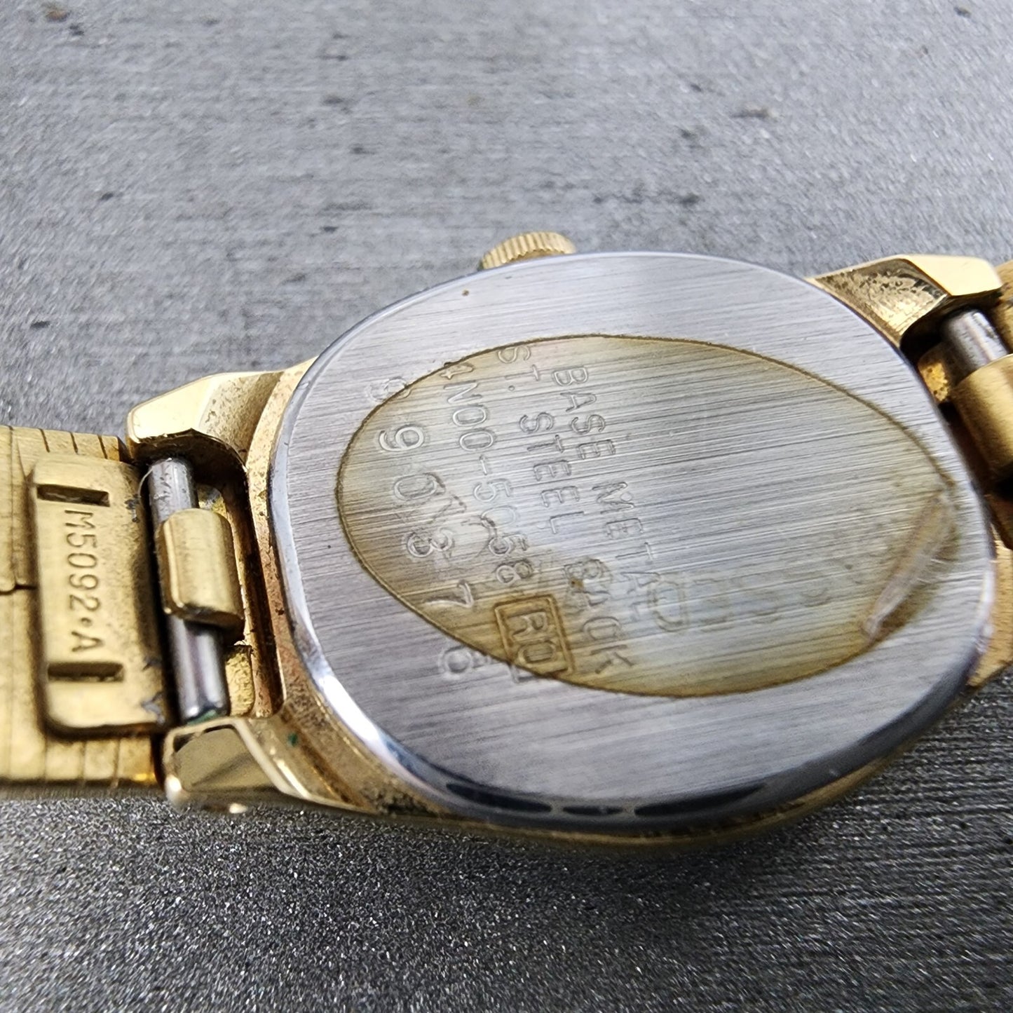 Seiko Watch Women 17mm Black Dial Gold Tone Hexagom 4N005059 New Battery11
