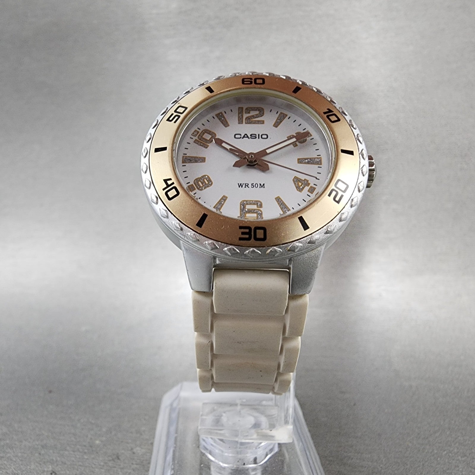 Casio Dive Watch Women 32mm White Dial Silver Tone Round LTP1331 New BatteryABC6