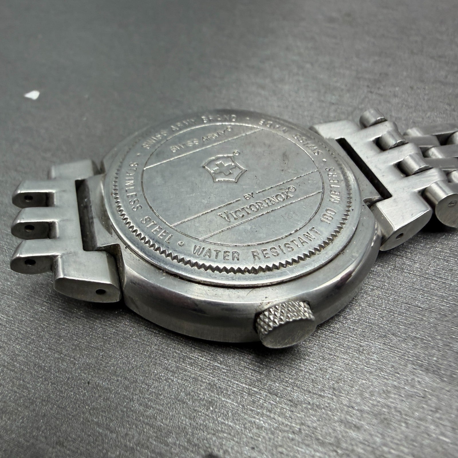 Victorinox Swiss Army Calvary Watch Men 39mm White Dial Silver Tone Date PARTS R19