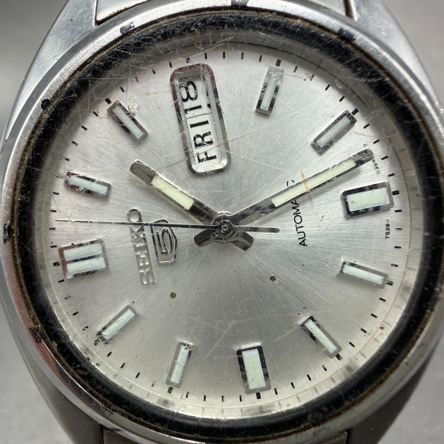 Seiko 5 Automatic Watch Men 37mm Silver Dial Silver Tone Daydate 7S26-3040 PARTS2