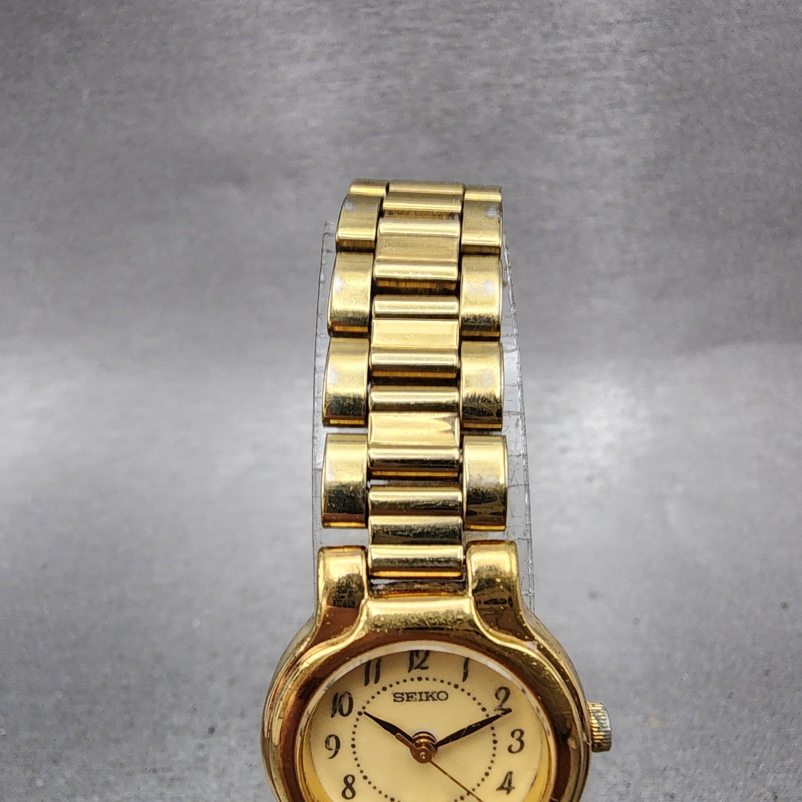 Seiko Watch Women 21mm Champagne Dial Gold Tone Round V4011829 New Battery4
