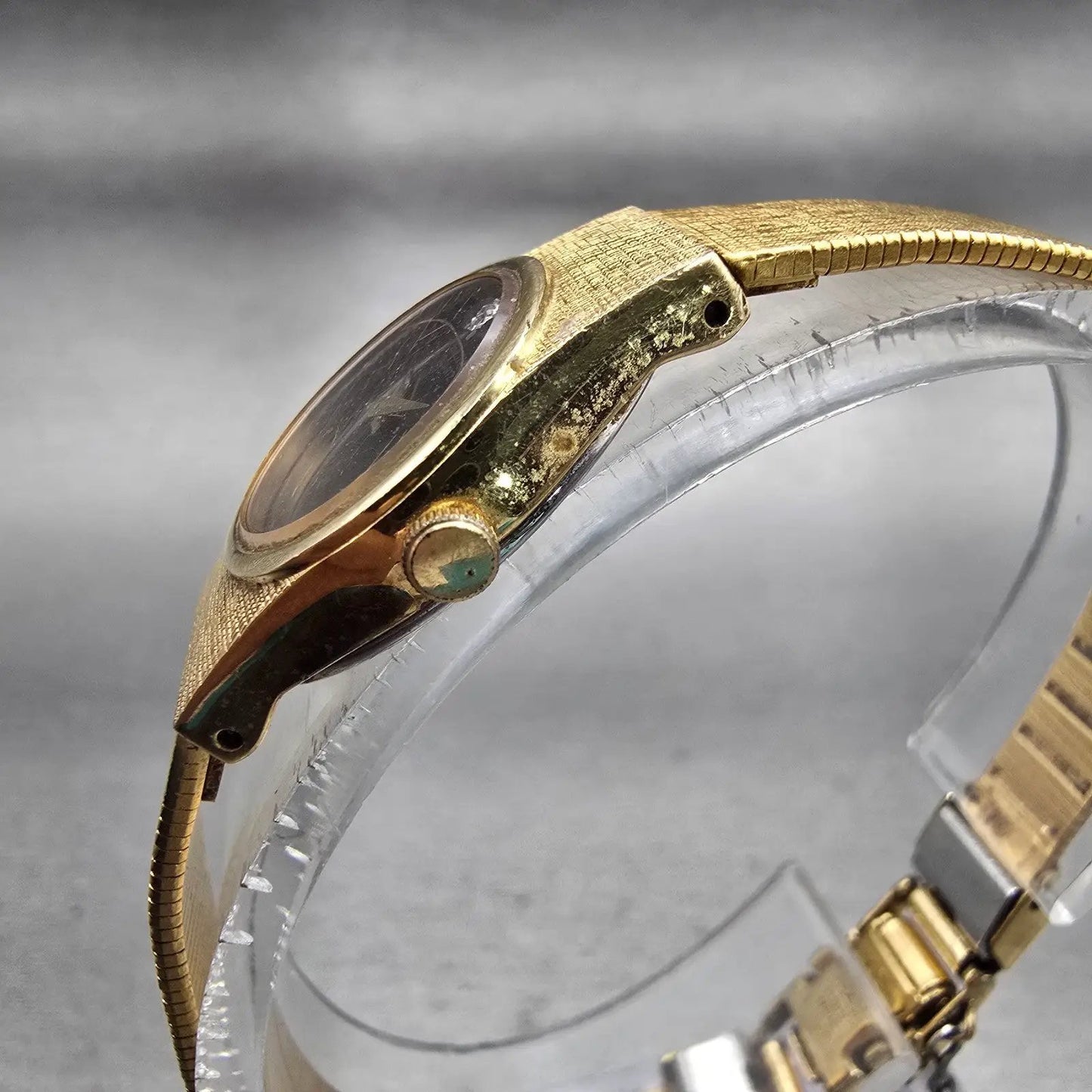 Seiko Watch Women 17mm Black Dial Gold Tone Oval 2Y00-0069 New Battery Vintage2