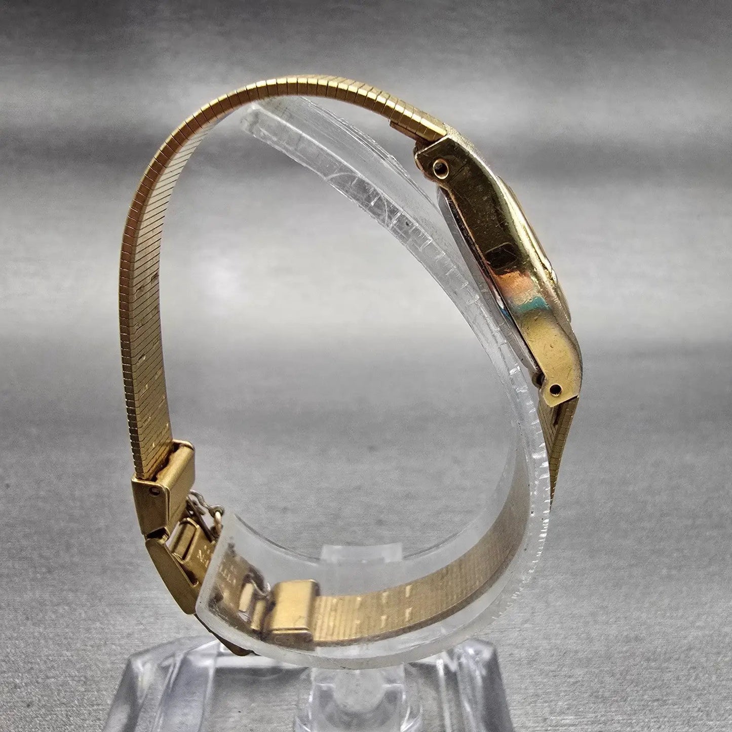 Citizen CQ Watch Women 16mm Champagne Dial Gold Tone Oval 3220-S16695 New Batt8