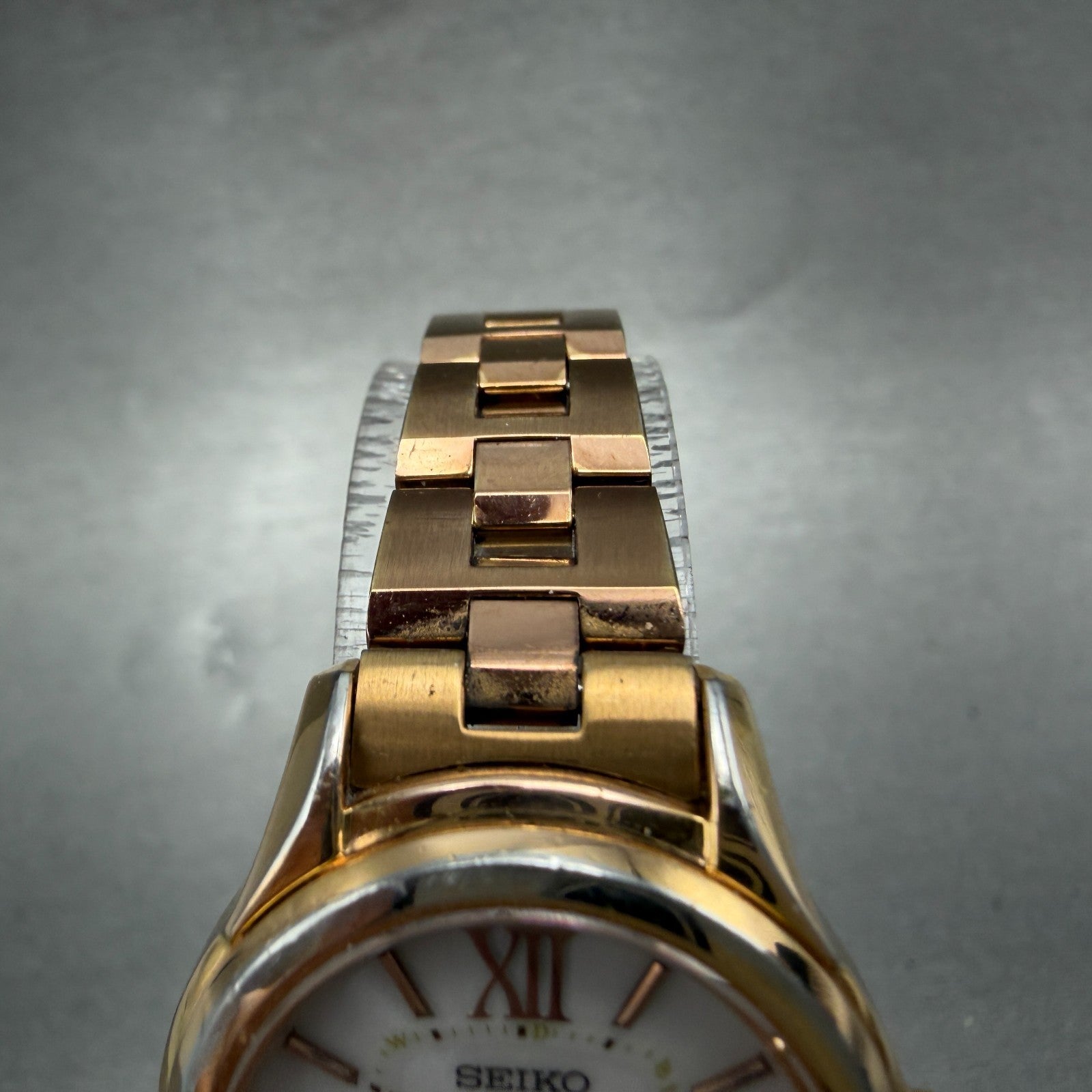Seiko Lukia Solar Watch Women 27mm White Dial  Rose Gold Date 1B22-0AS0 Runs4