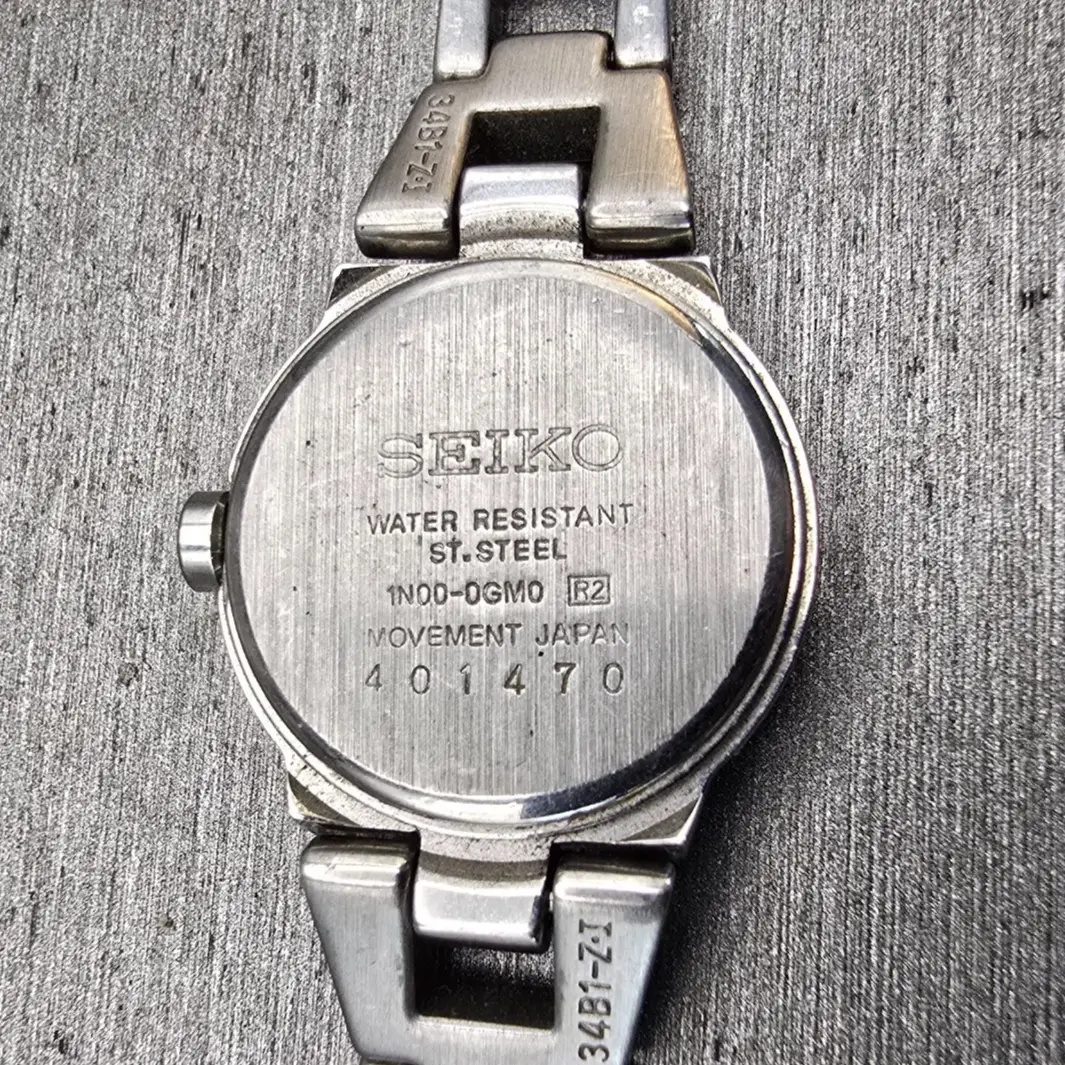 Seiko Watch Women 20mm Pink MOP Dial Silver Tone Round 1N00-0GM0 New Battery10