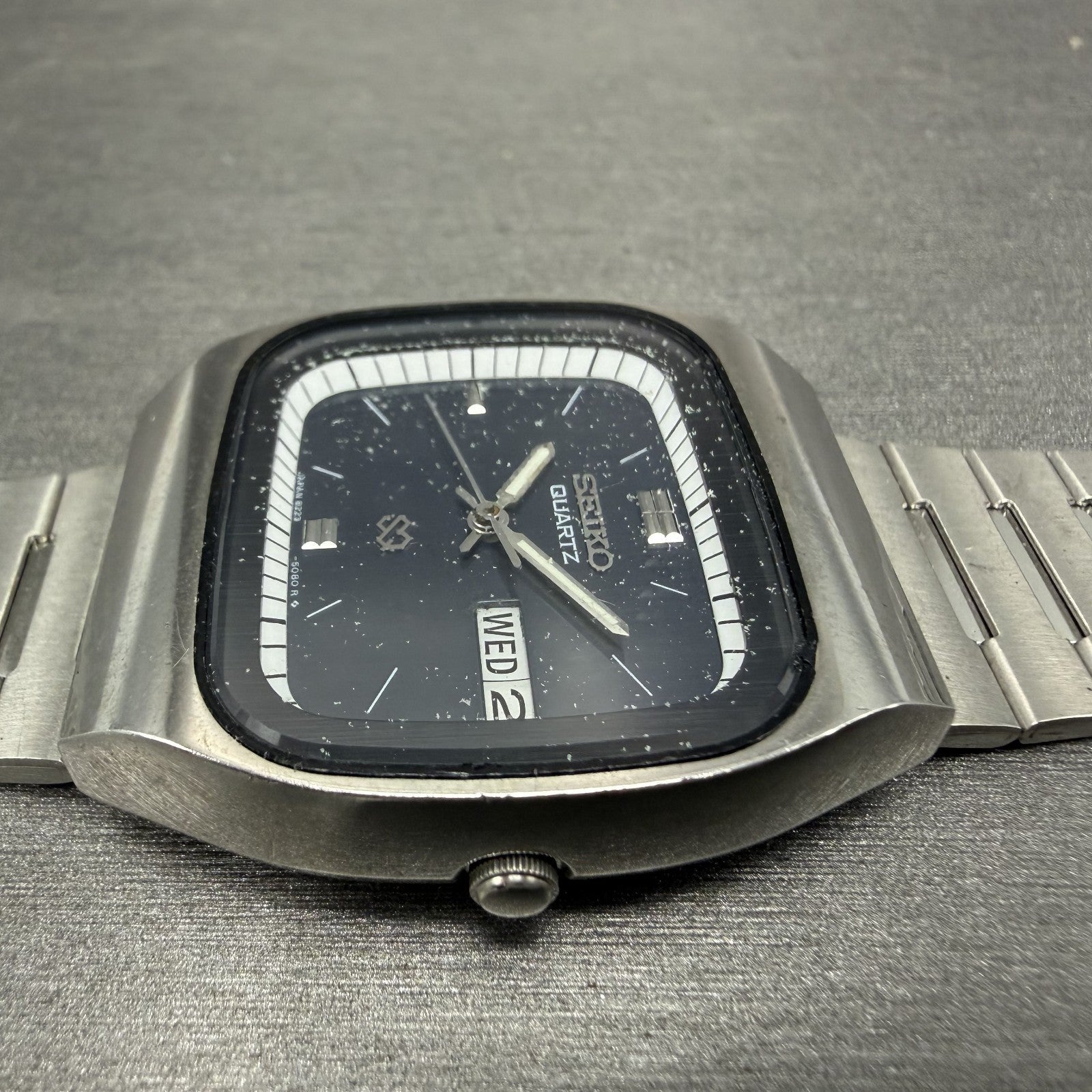 Seiko SQ Watch Men 34mm Black Dial Silver Tone Daydate 8223-5089 SAMPLE4