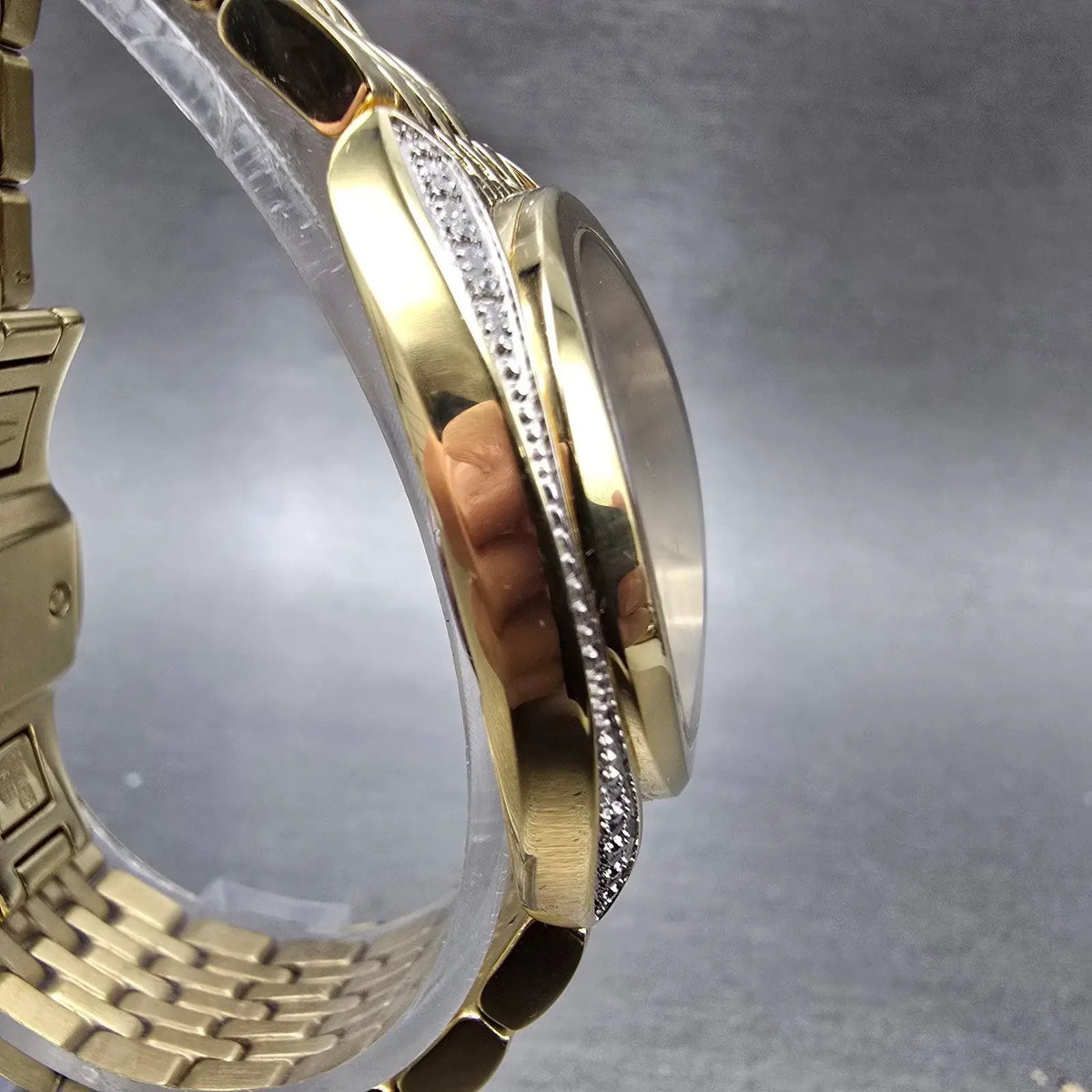 Bulova Watch Women 30mm White Dial Gold Tone Round 98R298 Crystal Bezel Works4