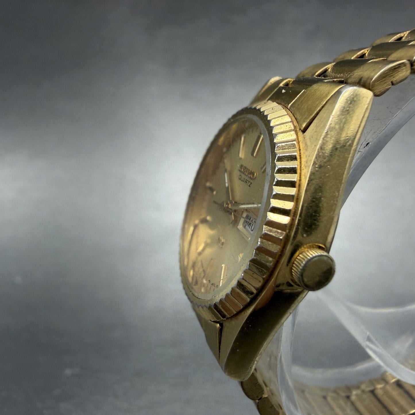 Seiko SQ Watch Women 24mm Gold Dial Gold Tone Daydate Round 3E23-0A60 NewBatt 5G2