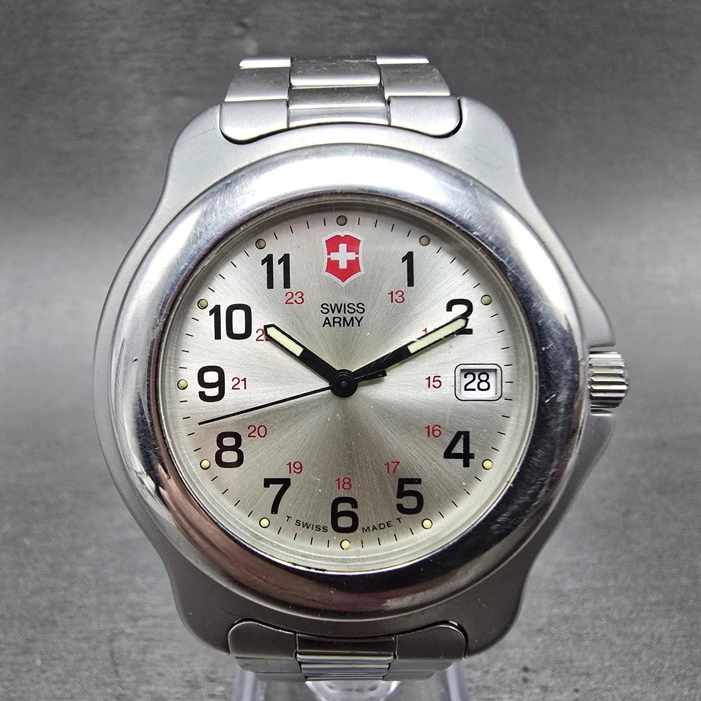 Victorinox Swiss Army Officer Watch Men 41mm Silver Dial Silver Date New Battery0