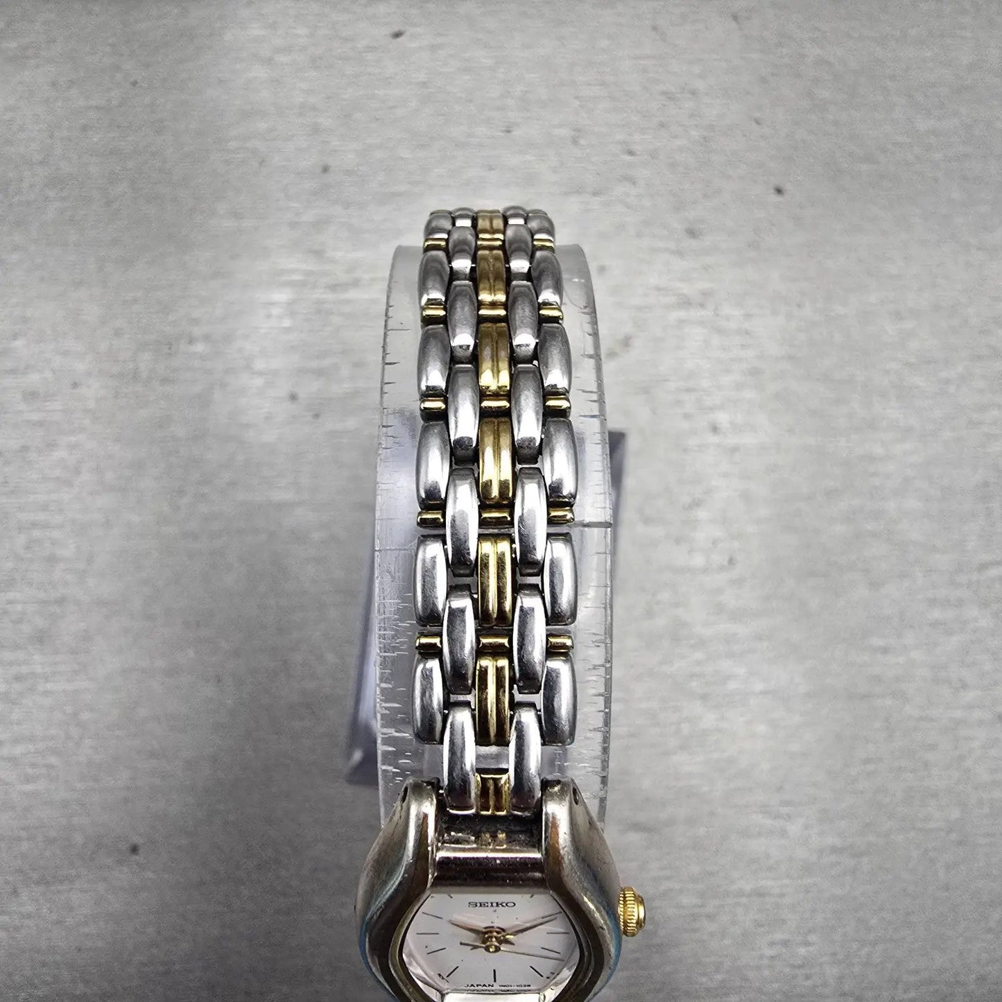 Seiko Watch Women 17mm White Dial Two Tone Oval 1N01-5C29 New Battery Vintage4