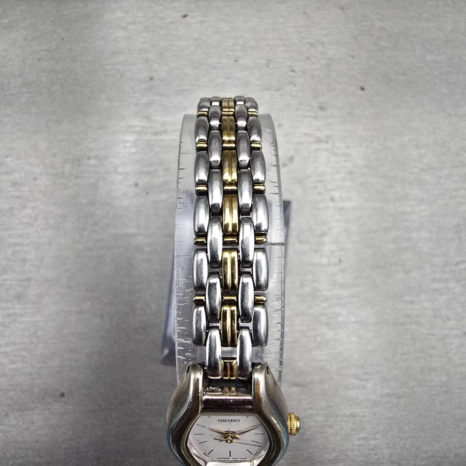 Seiko Watch Women 17mm White Dial Two Tone Oval 1N01-5C29 New Battery Vintage4