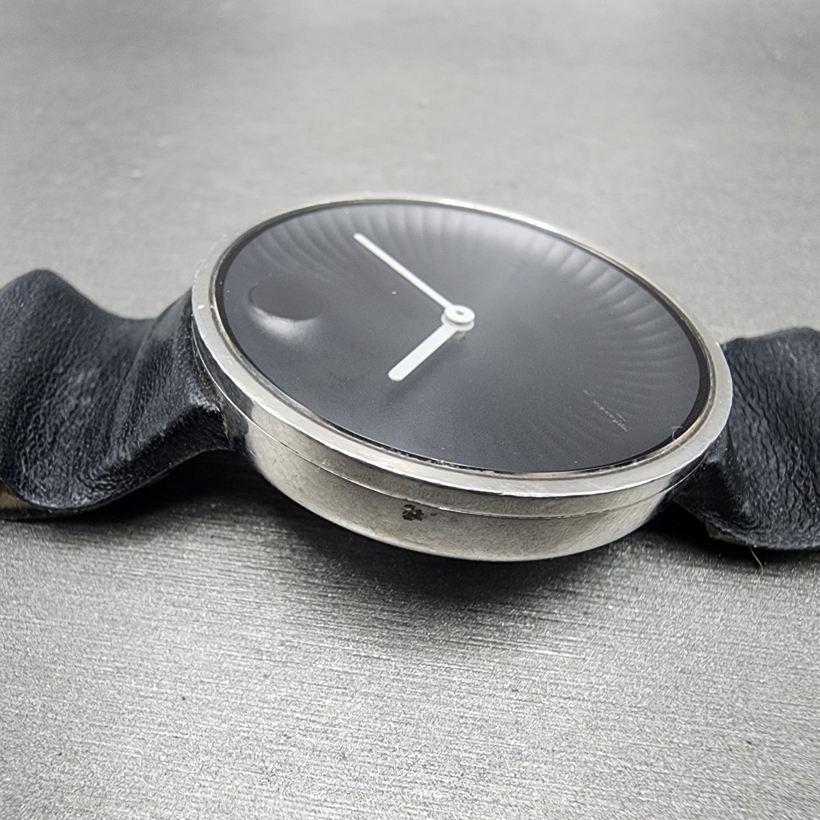 Movado Edge Watch Men 40mm Black Dial Silver Tone Round MO.02.1.14.6186 READ!!!5