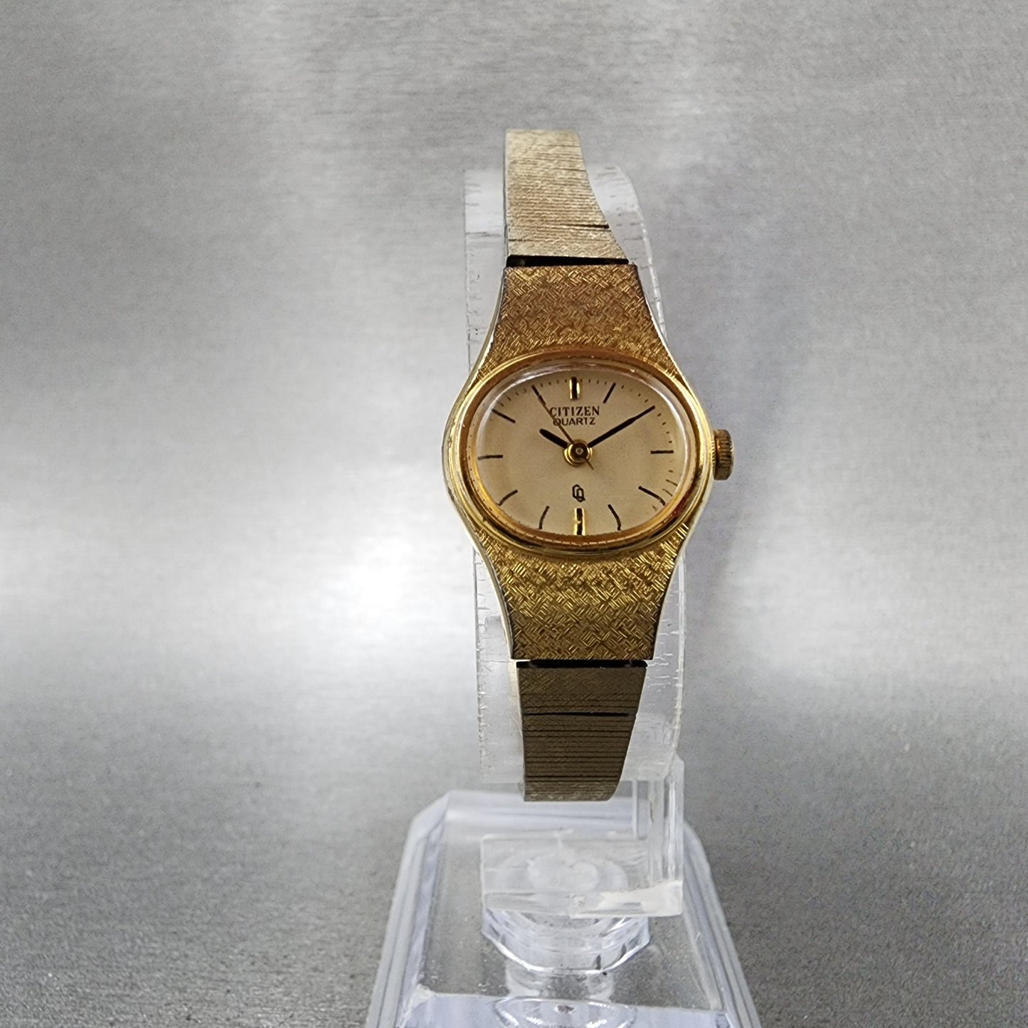 Citizen CQ Watch Women 18mm Champagne Dial Gold Tone 2030202791 New Battery5