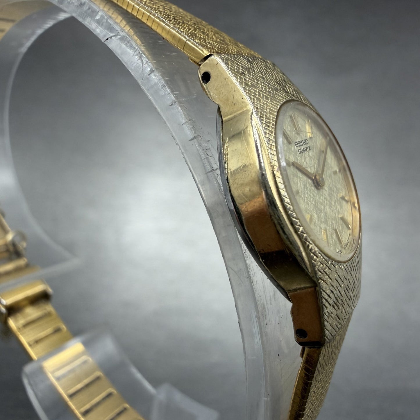 Seiko Watch Women 17mm Champange Dial Gold Tone Round 2C20-0149 New Battery KO893