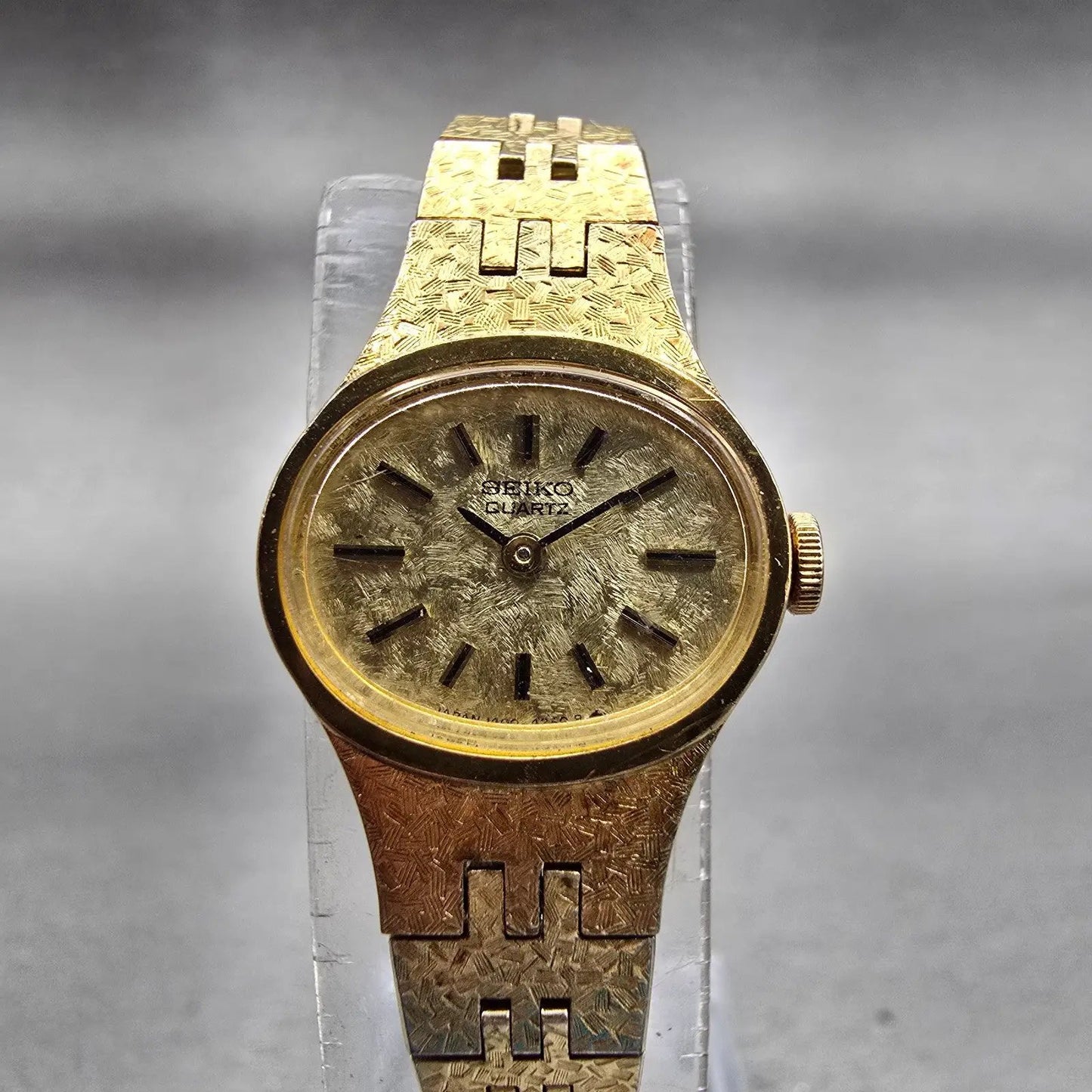 Seiko Watch Women 17mm Gold Dial Gold Tone Oval 1400-7389 New Battery Vintage0