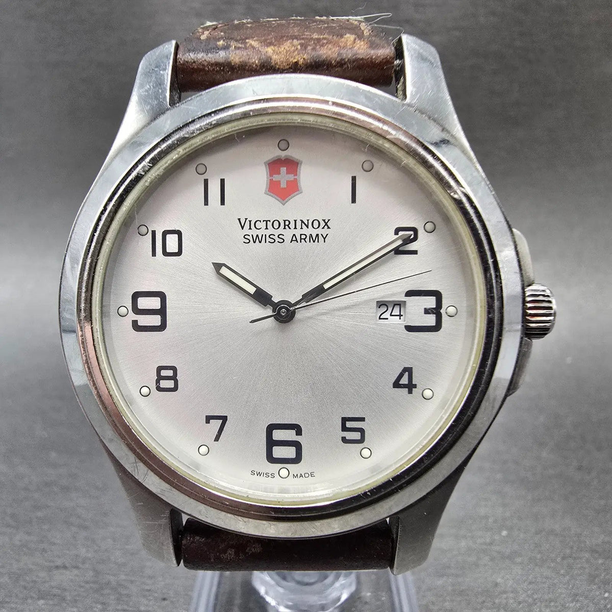 Victorinox Swiss Army Garrison Elegance Watch Men 40mm White Dial Steel Date0