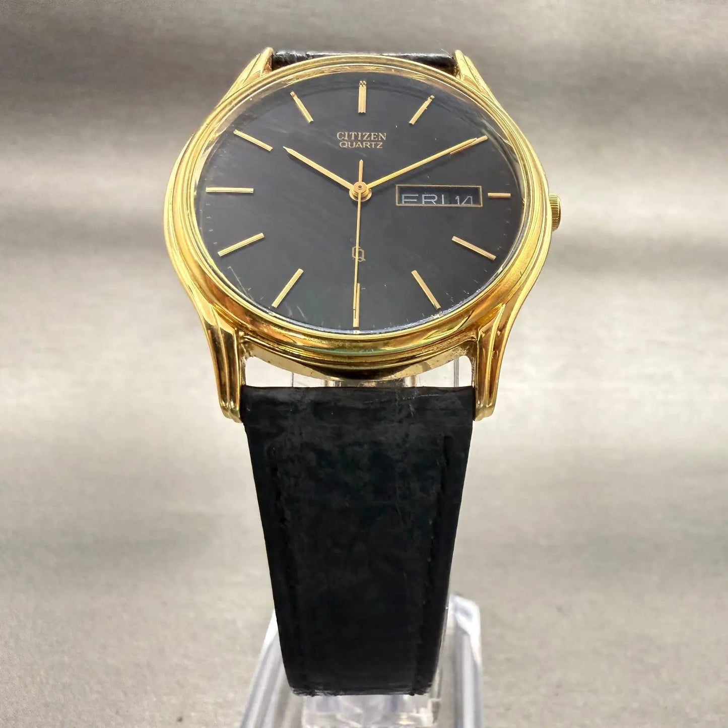 Citizen CQ Watch Men 34mm Black Dial Gold Tone Daydate Round 6100-S20269 New Bat5