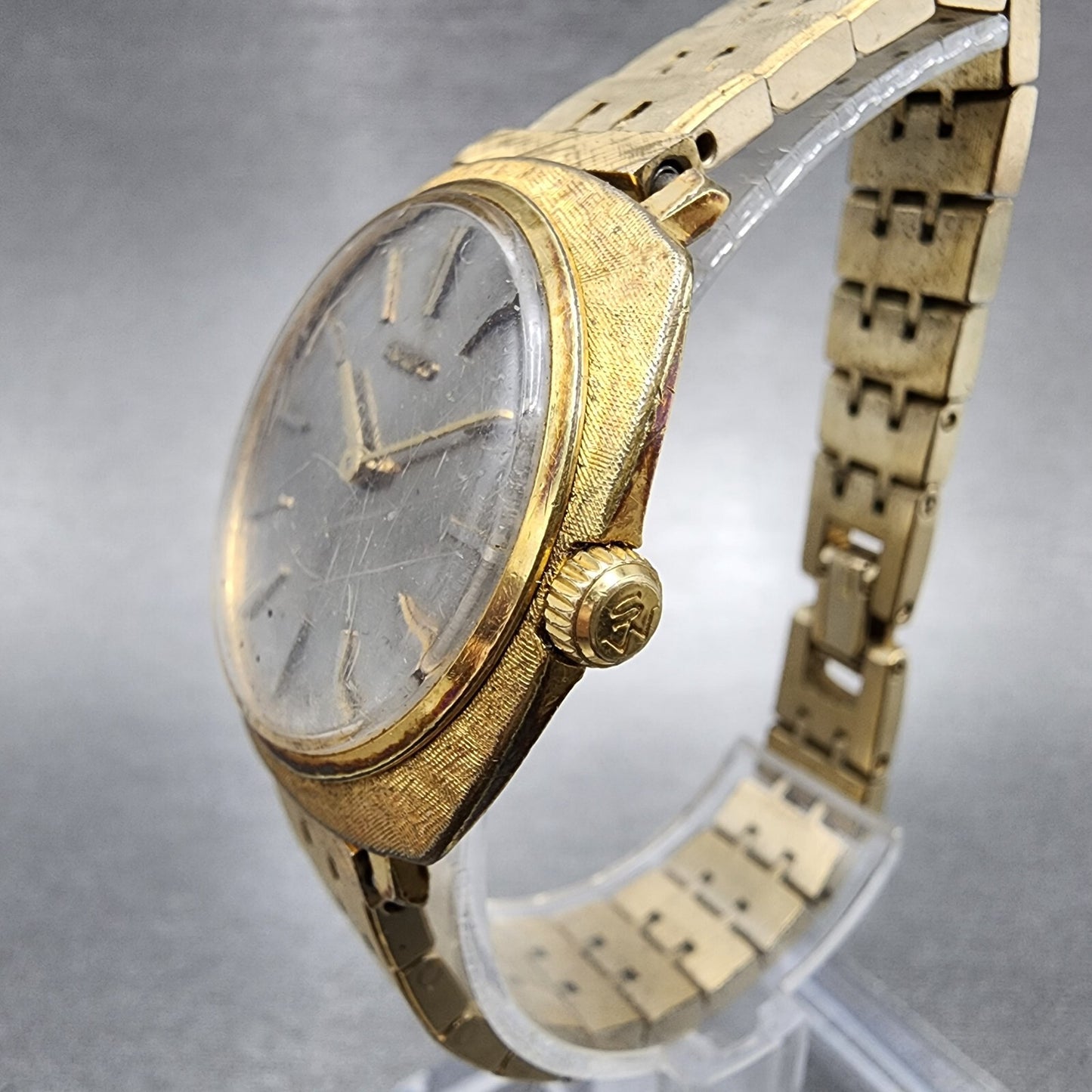 Seiko Watch Women 31mm Gray Dial Gold Plated 25170110 Manual Wind Cushion Runs2