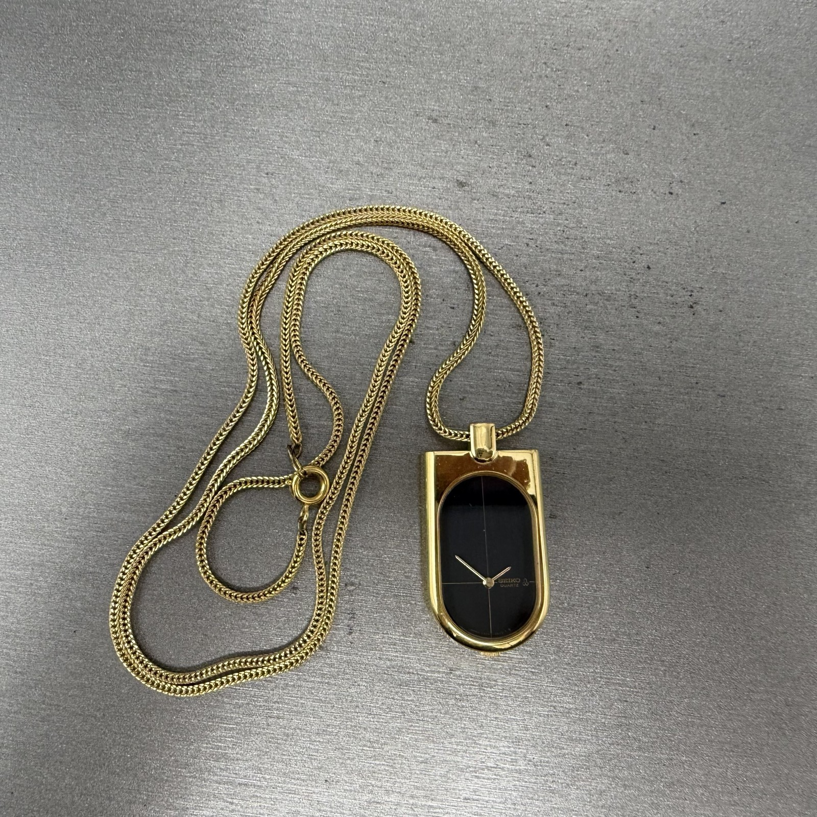 Seiko Necklace Watch Women 20mm Black Dial Gold Tone 23200820 New Battery0