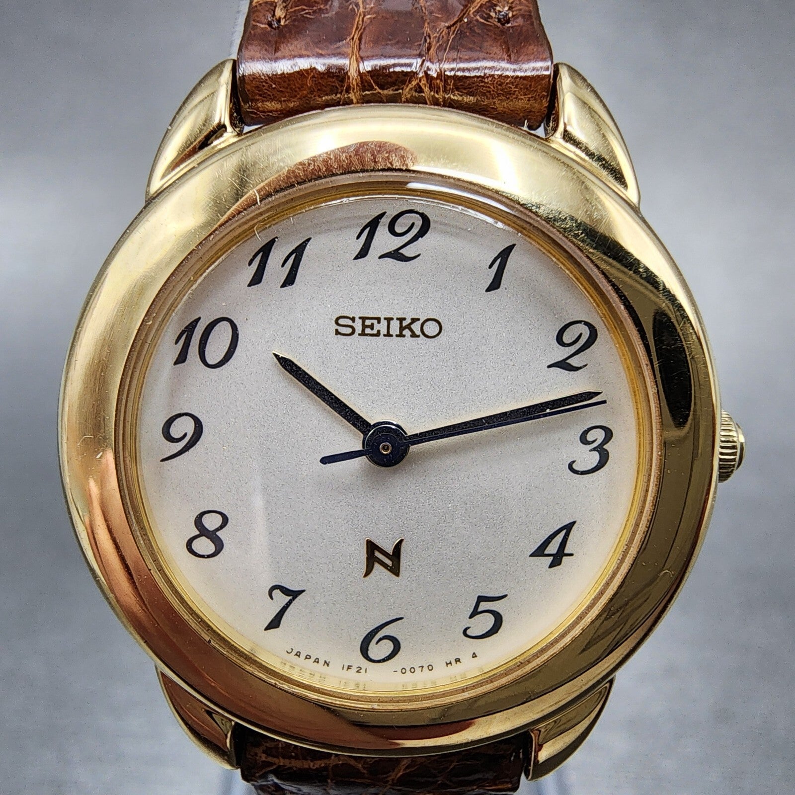 Seiko Neue Watch Women 26mm White Dial Gold Tone Round 1F210BN0 New Battery A121