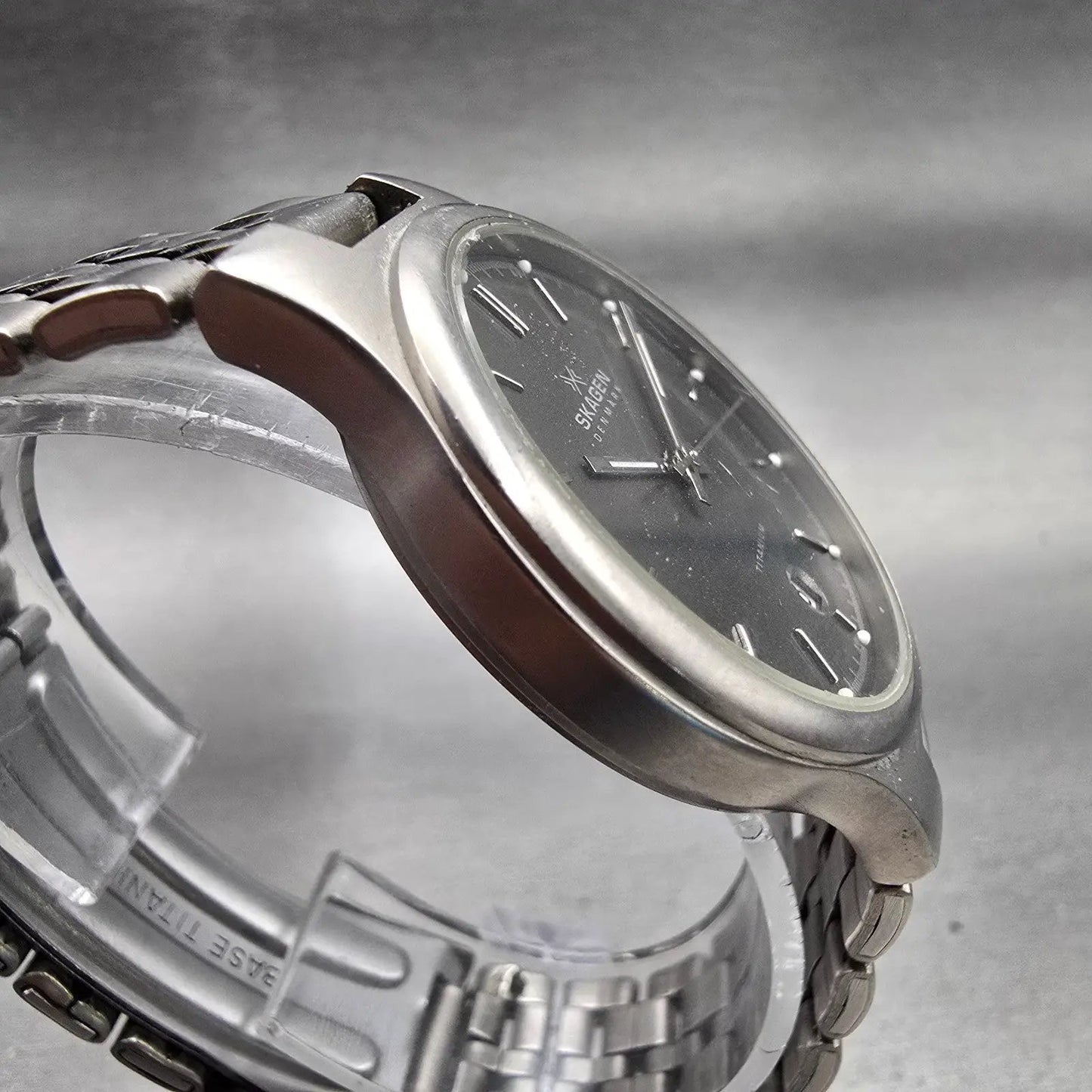 Skagen Denmark Watch Men 34mm Gray Dial Titanium Date Round 105LTX New Battery3