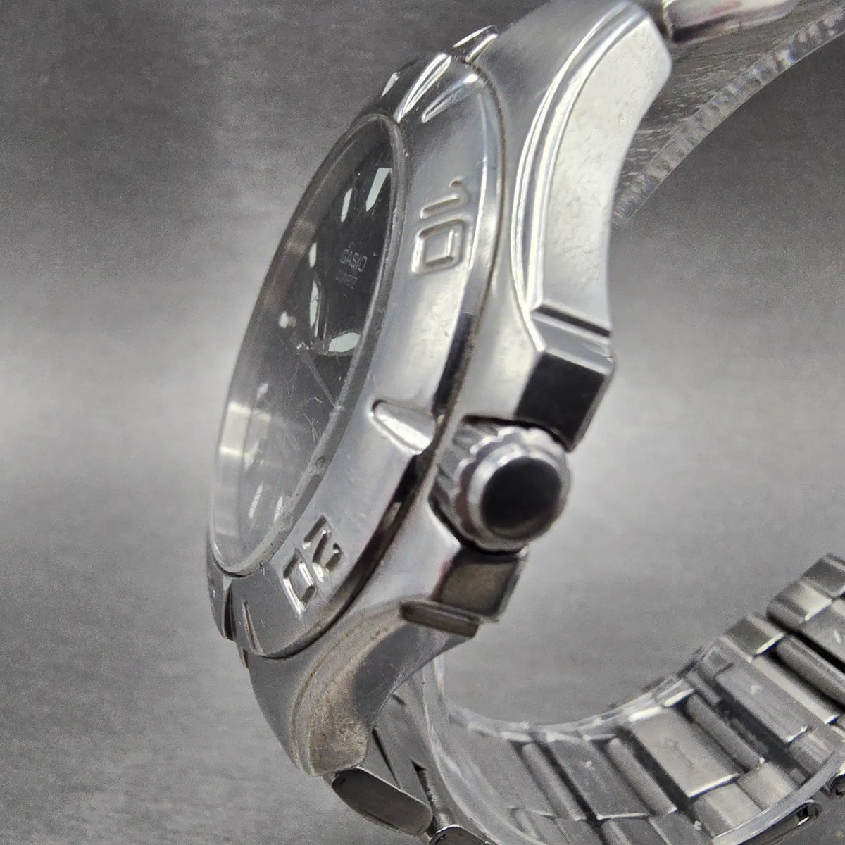 Casio Dive Watch Men 42mm Black Dial Silver Tone Date Round MTD-1044 New Batt JP2