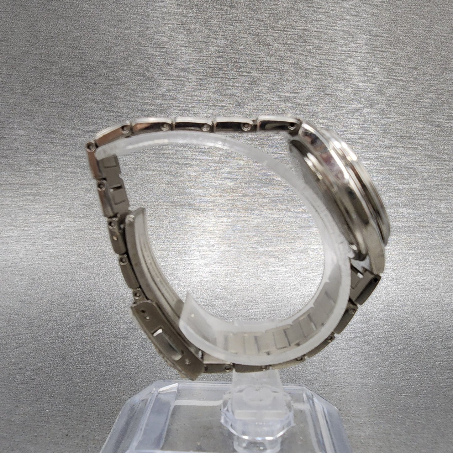 Seiko Solar Watch Women 29mm MOP Dial Titanium Date Round V1820AA0 Runs8