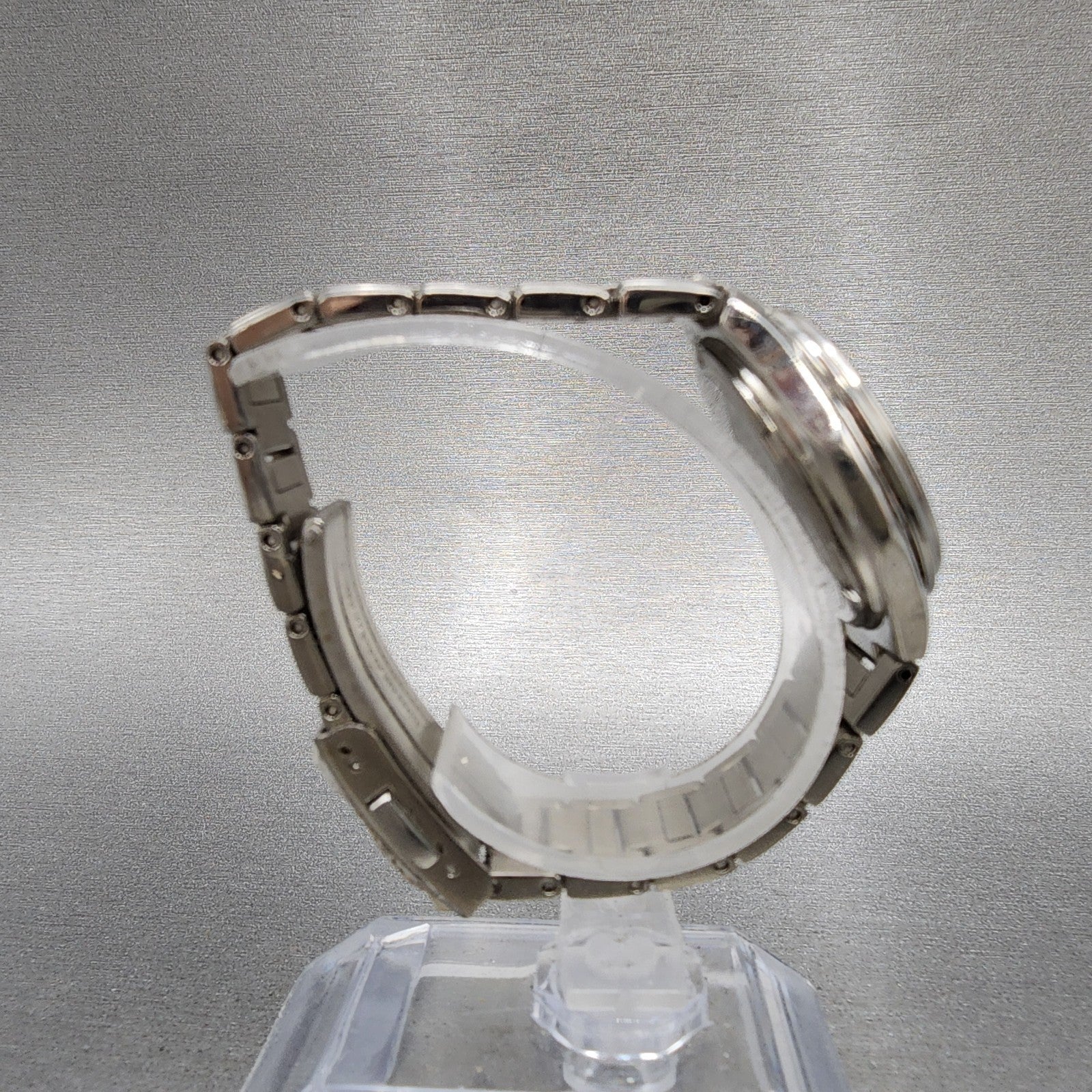 Seiko Solar Watch Women 29mm MOP Dial Titanium Date Round V1820AA0 Runs8