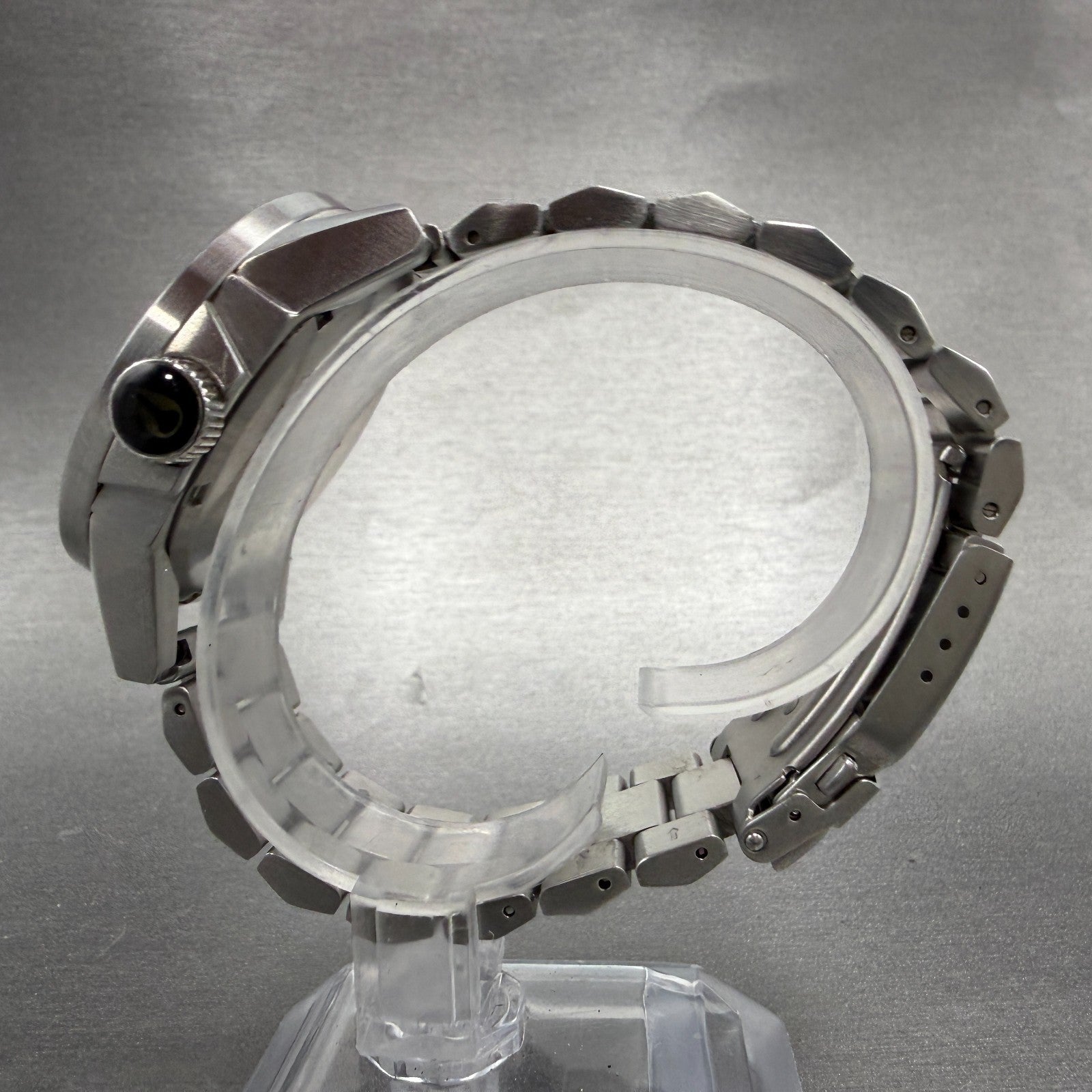 Nixon The Private Watch Men 42mm Black Dial Silver Tone Round Bracelet New Batt6