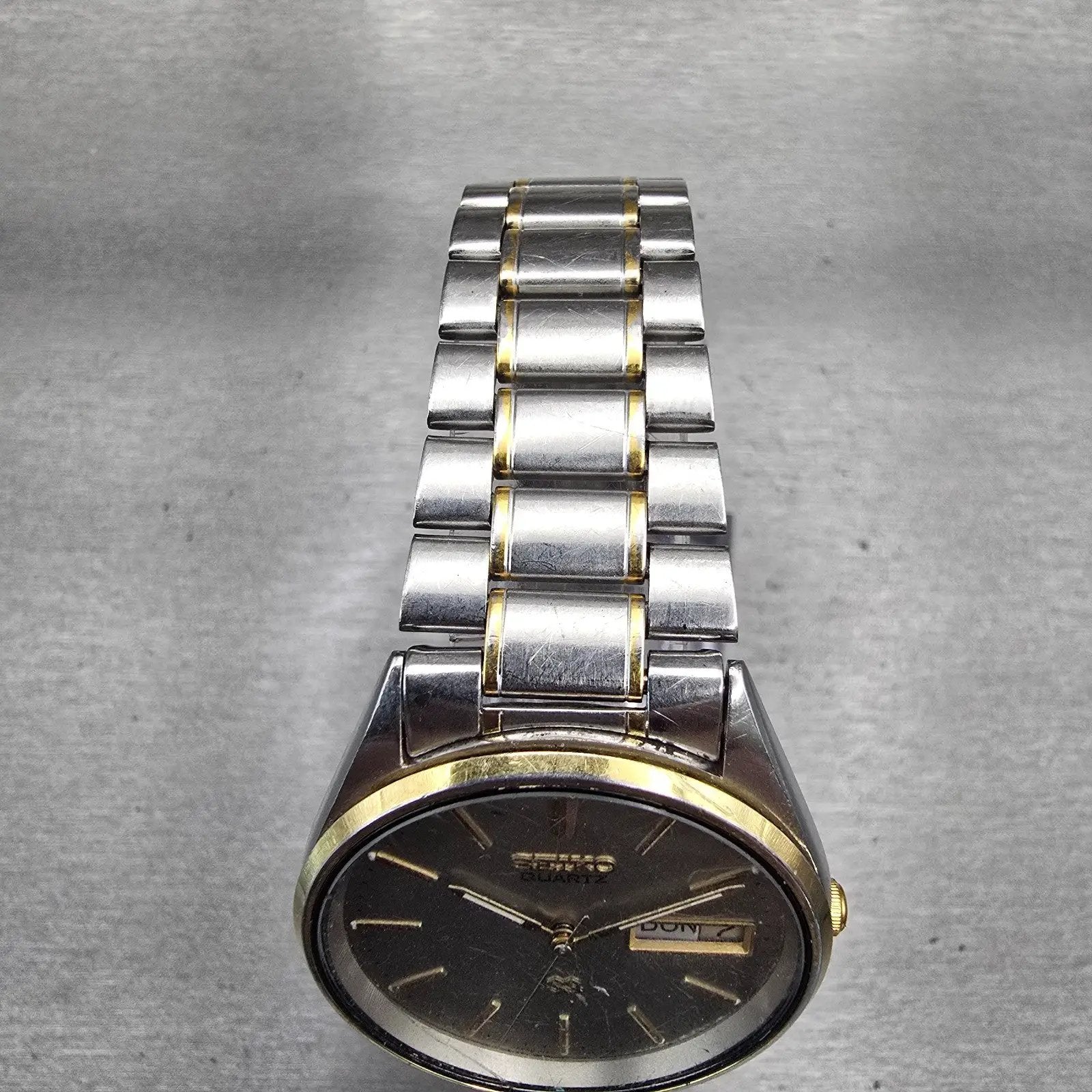 Seiko SQ Watch Men 34mm Gray Dial Two Tone Daydate Round 8123-8000 New Battery4