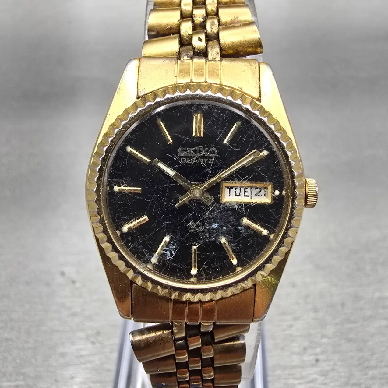 Seiko Watch Women 23mm Black Dial Gold Tone Daydate Round 3Y03-0169 New Battery0