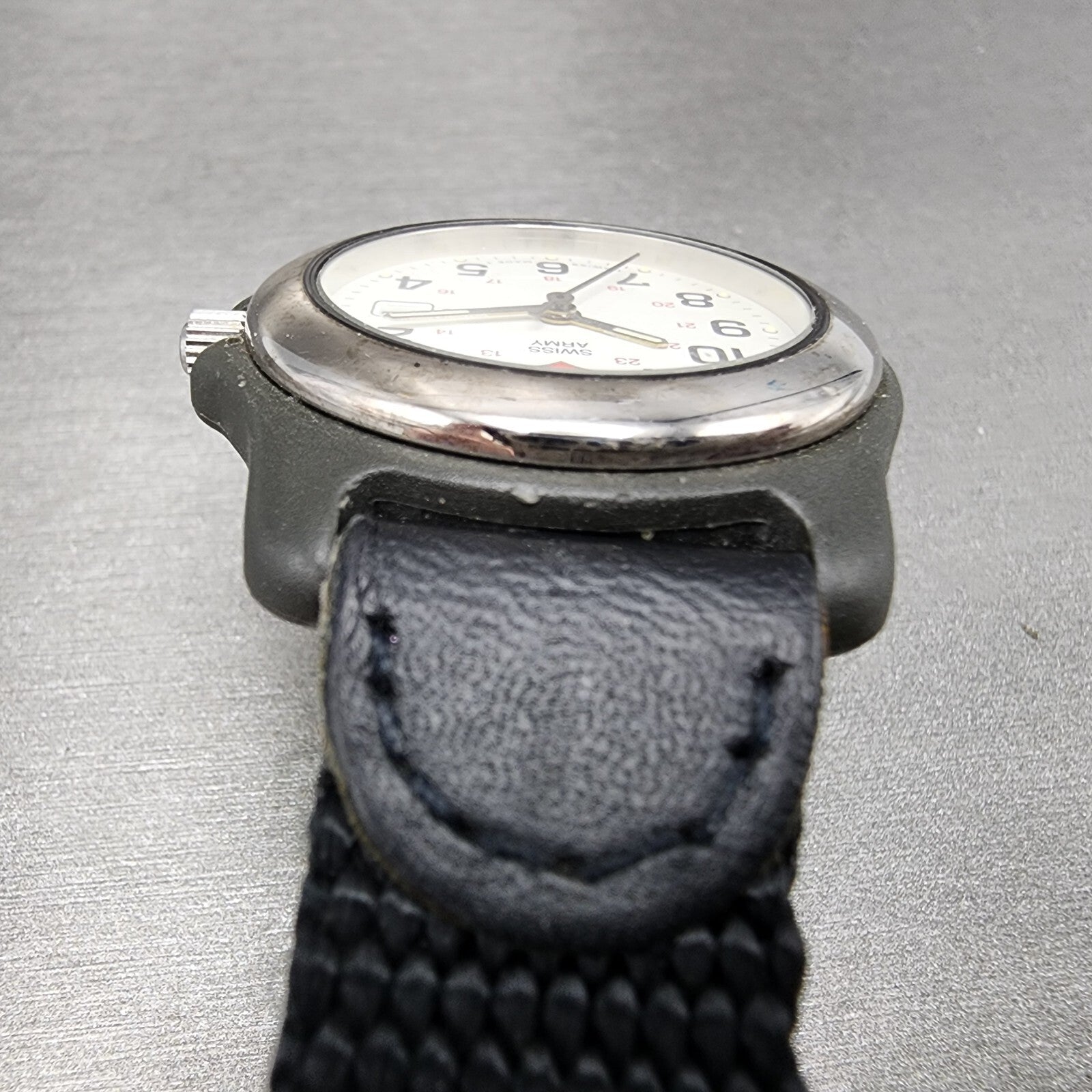 Vistorinox Swiss Army Watch Women 33mm White Dial Black Tone Date READ!! New Bat3